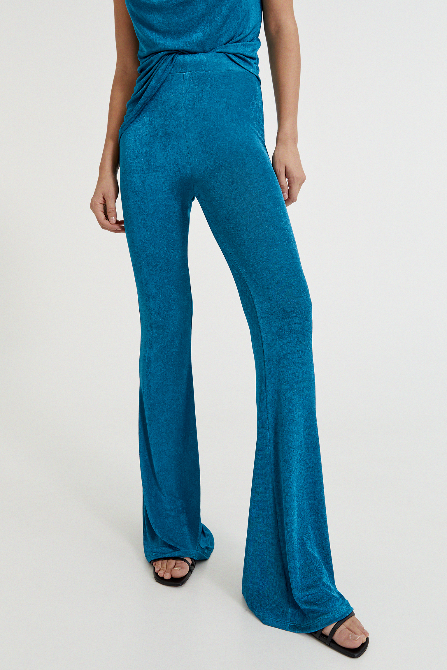 Pantalón campana fluido - PULL\u0026BEAR