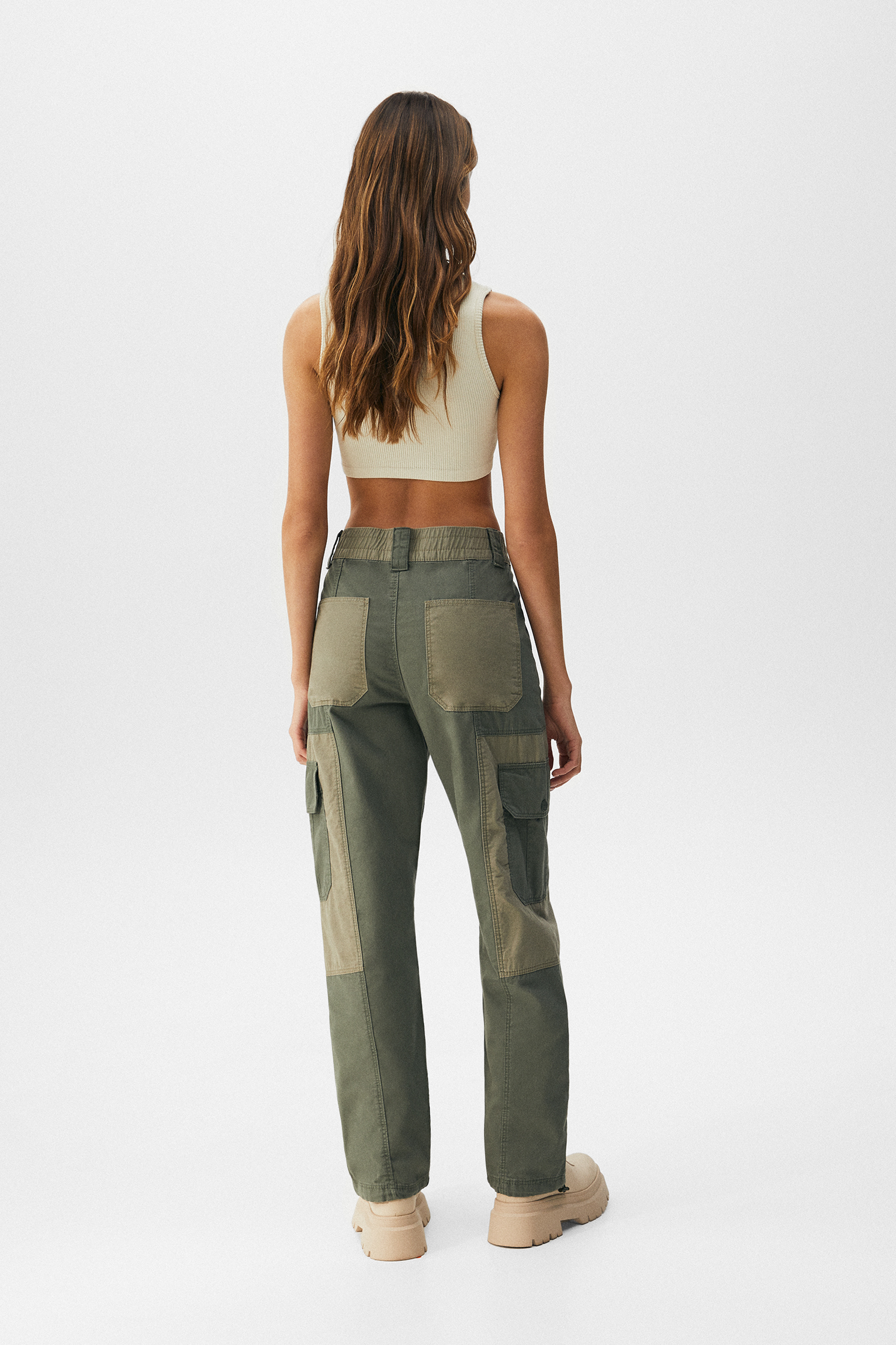 Pantalón cargo straight paneles - PULL\u0026BEAR