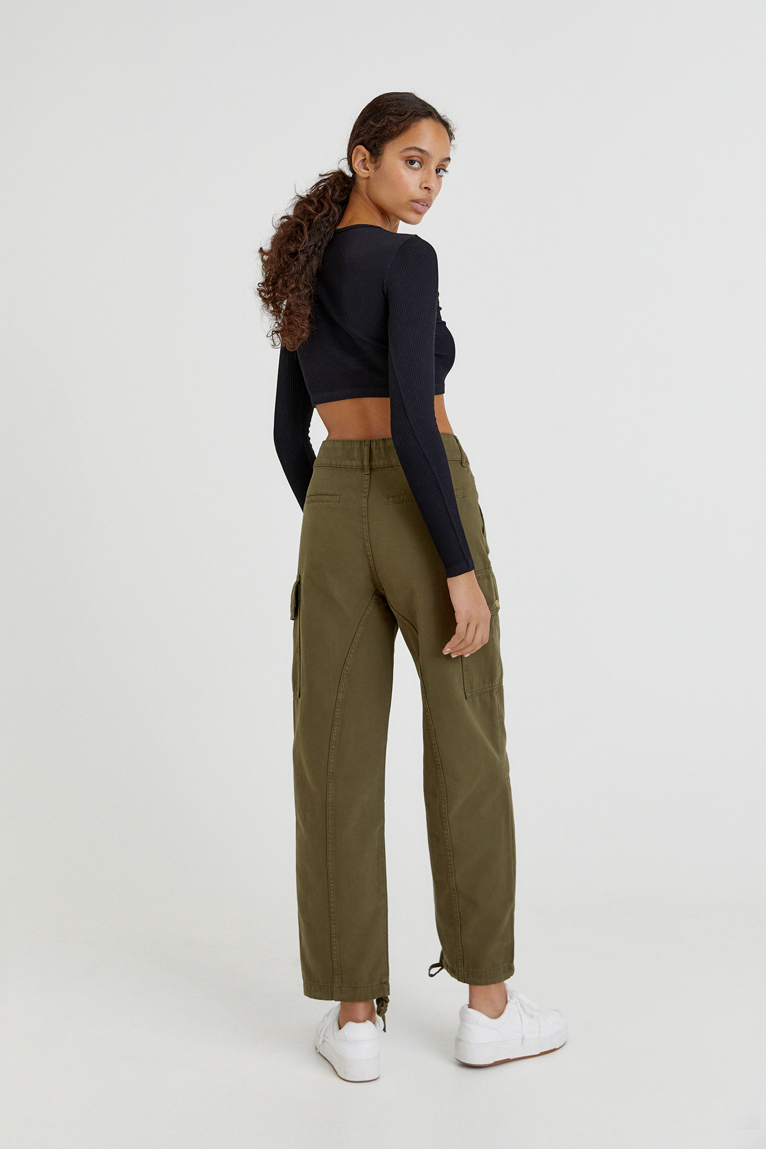 Pantalón cargo tiro medio - PULL\u0026BEAR