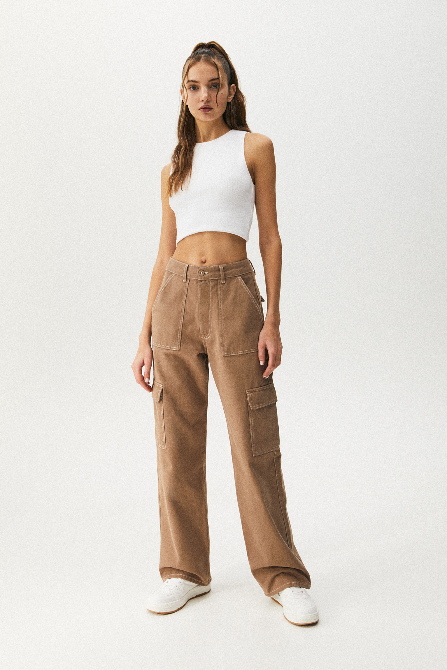Pantalón cargo costuras contraste - PULL\u0026BEAR