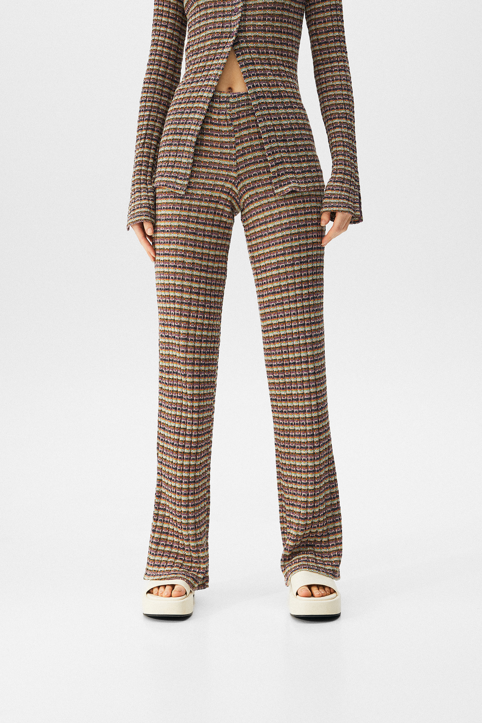 Pantalón campana punto rayas - PULL\u0026BEAR