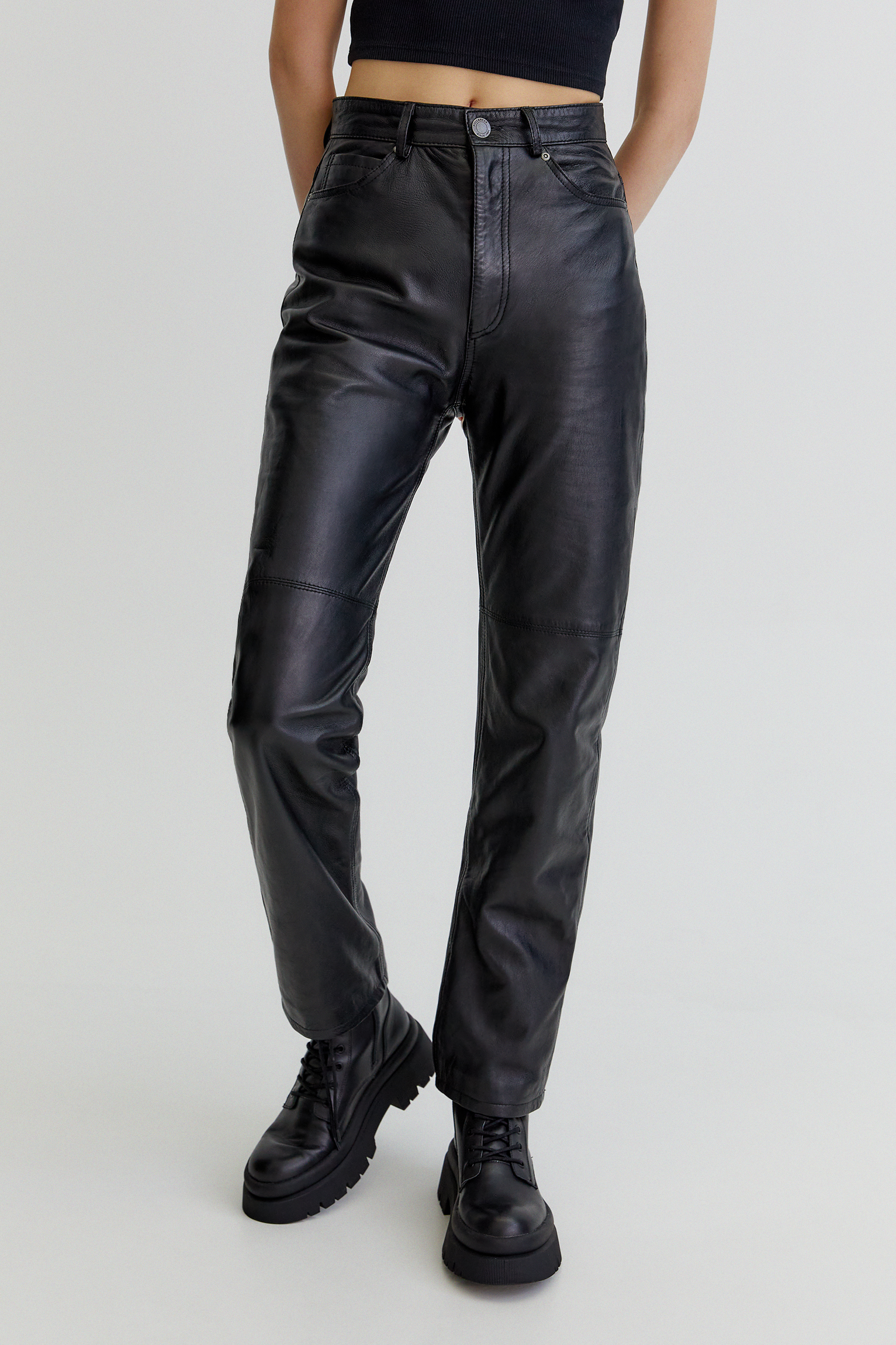 Pantalón piel limited edition - PULL\u0026BEAR