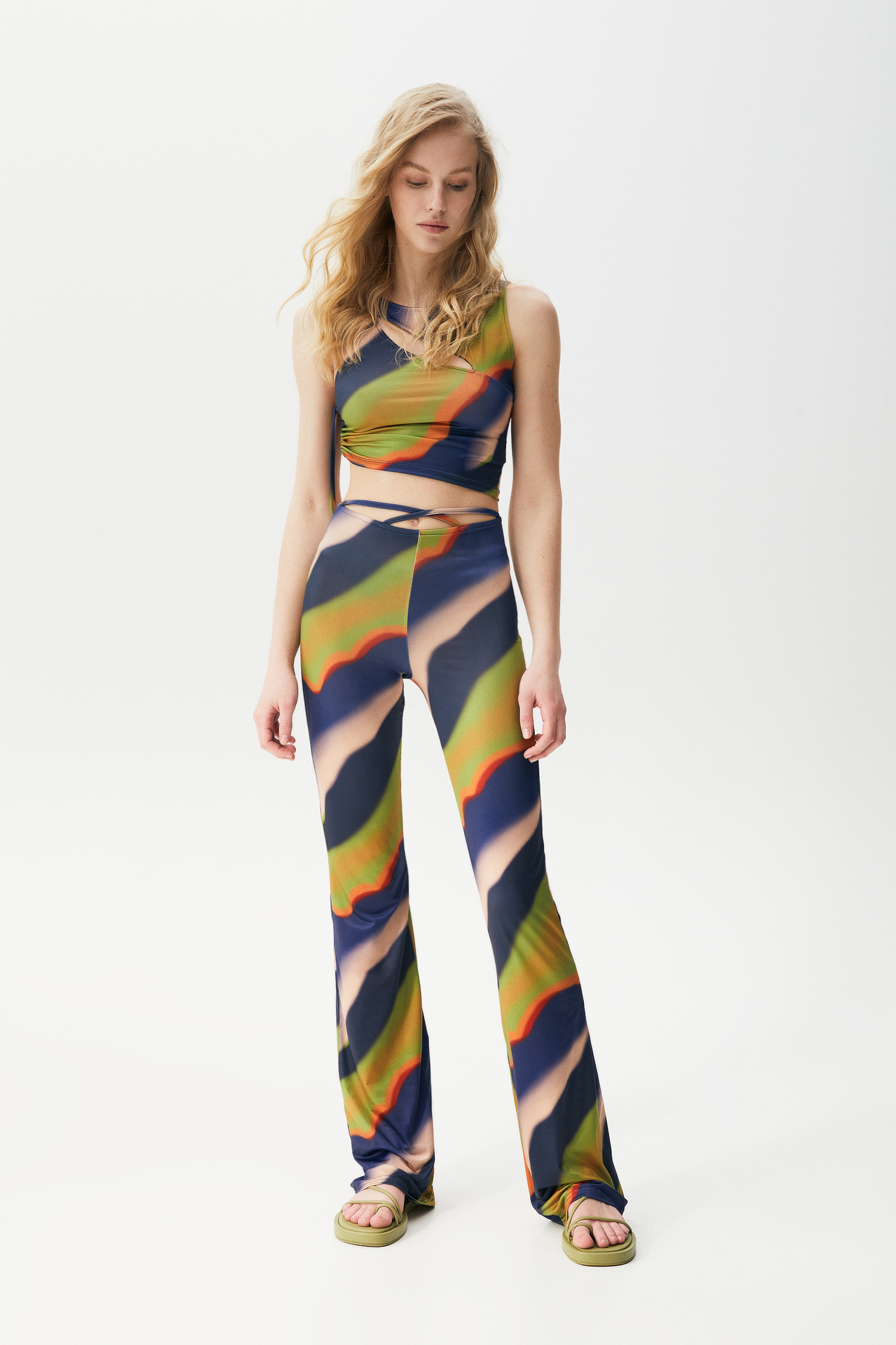 Pantalón campana degradado - PULL\u0026BEAR
