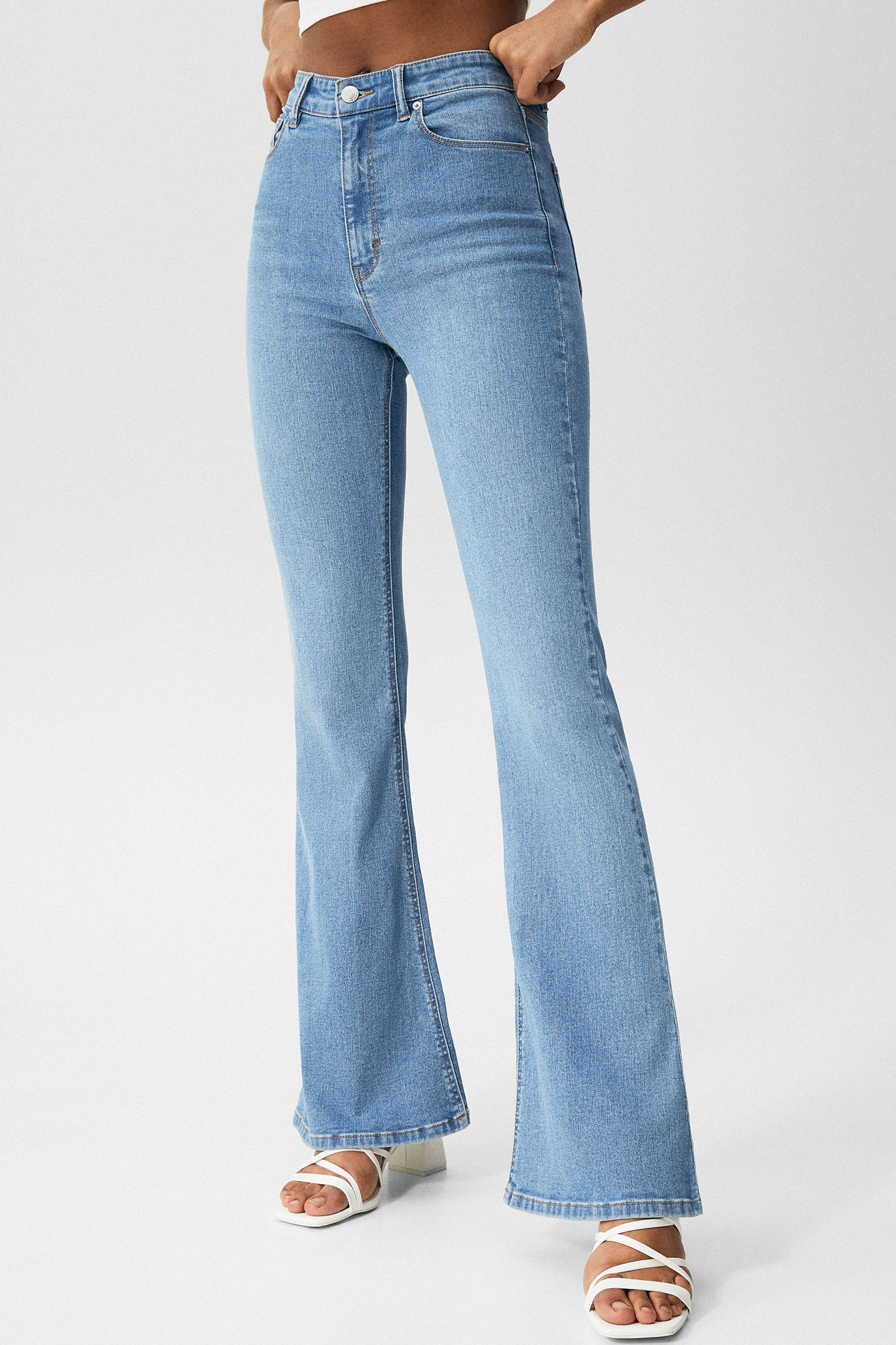 Jeans flare básico - PULL\u0026BEAR