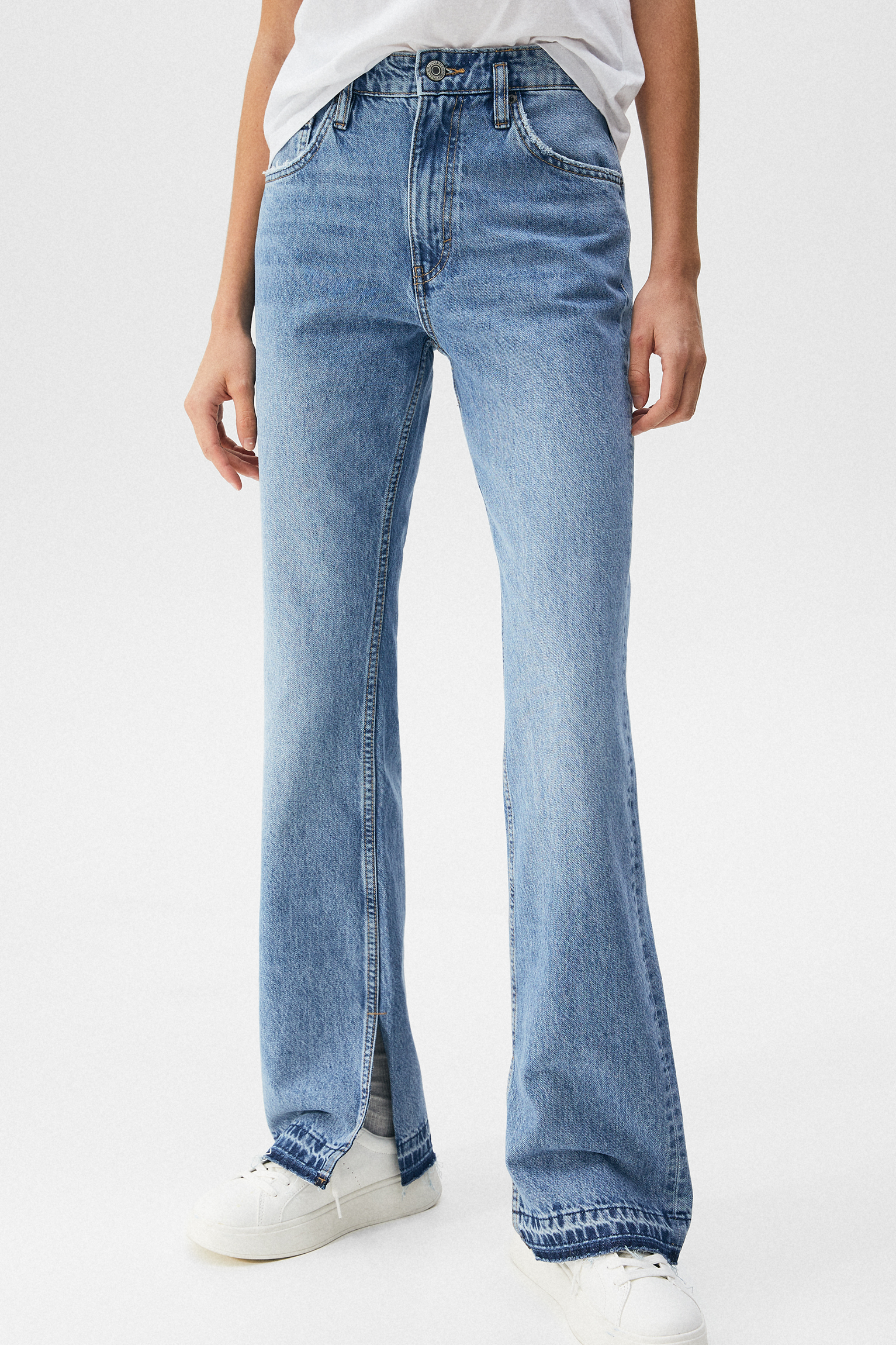 Jeans flare abertura bajo - PULL\u0026BEAR