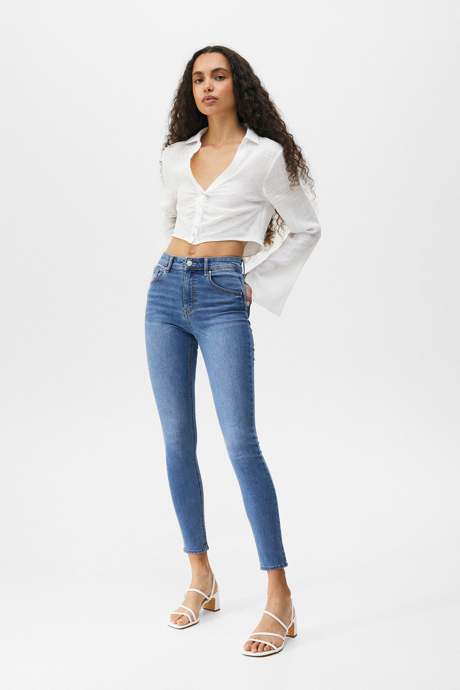 Pantalon Push Up Blanco Acampanado Mujer Otoño 2021