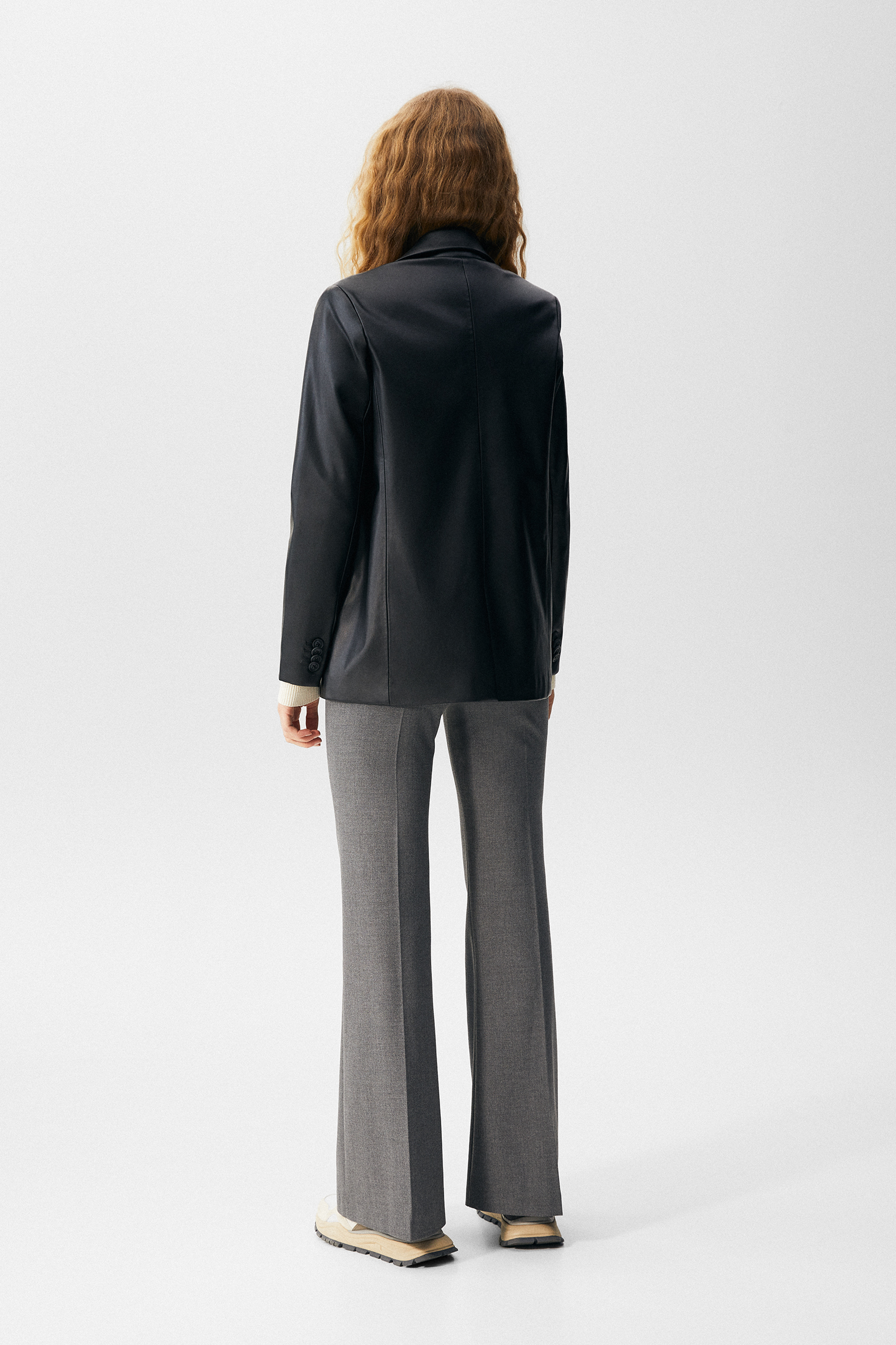 Blazer efecto piel botón - PULL\u0026BEAR