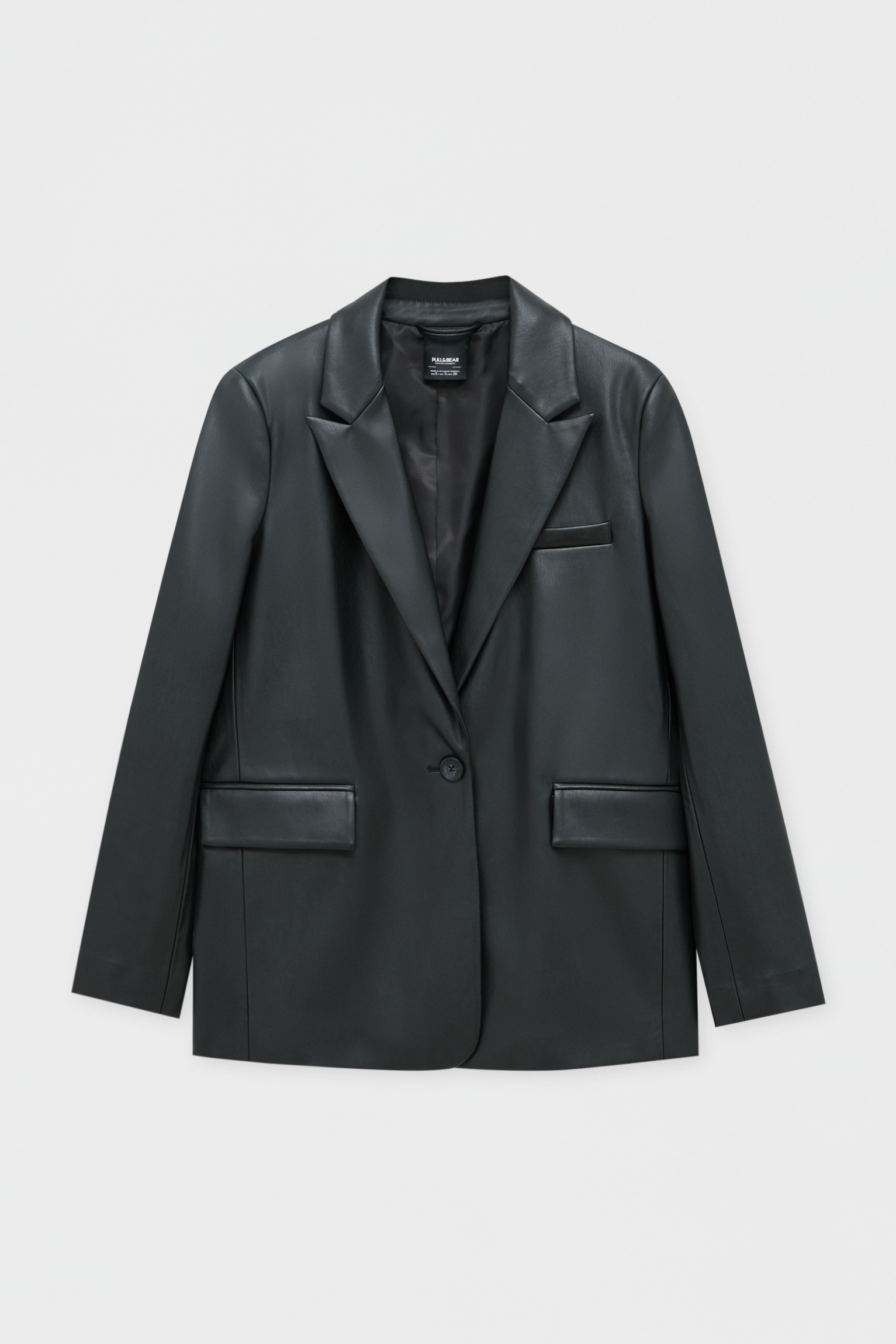 Blazer efecto piel botón - PULL\u0026BEAR