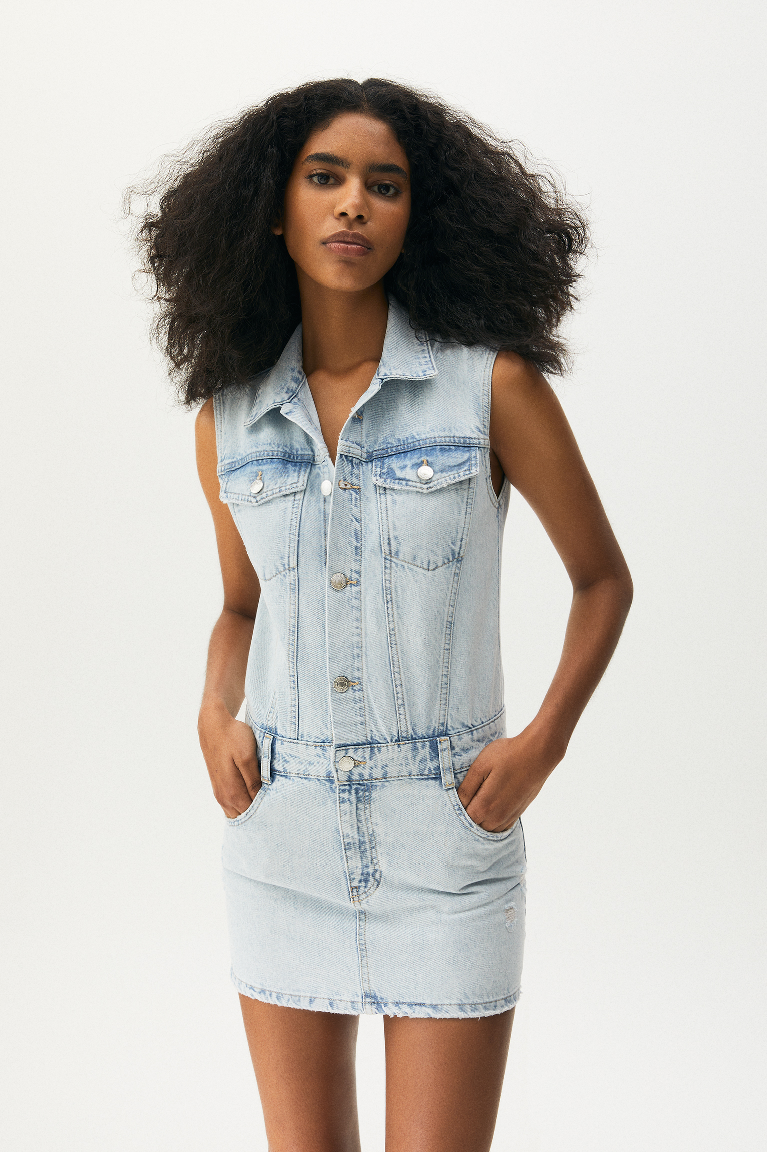 Vestido corto mezclilla manga sisa - PULL\u0026BEAR