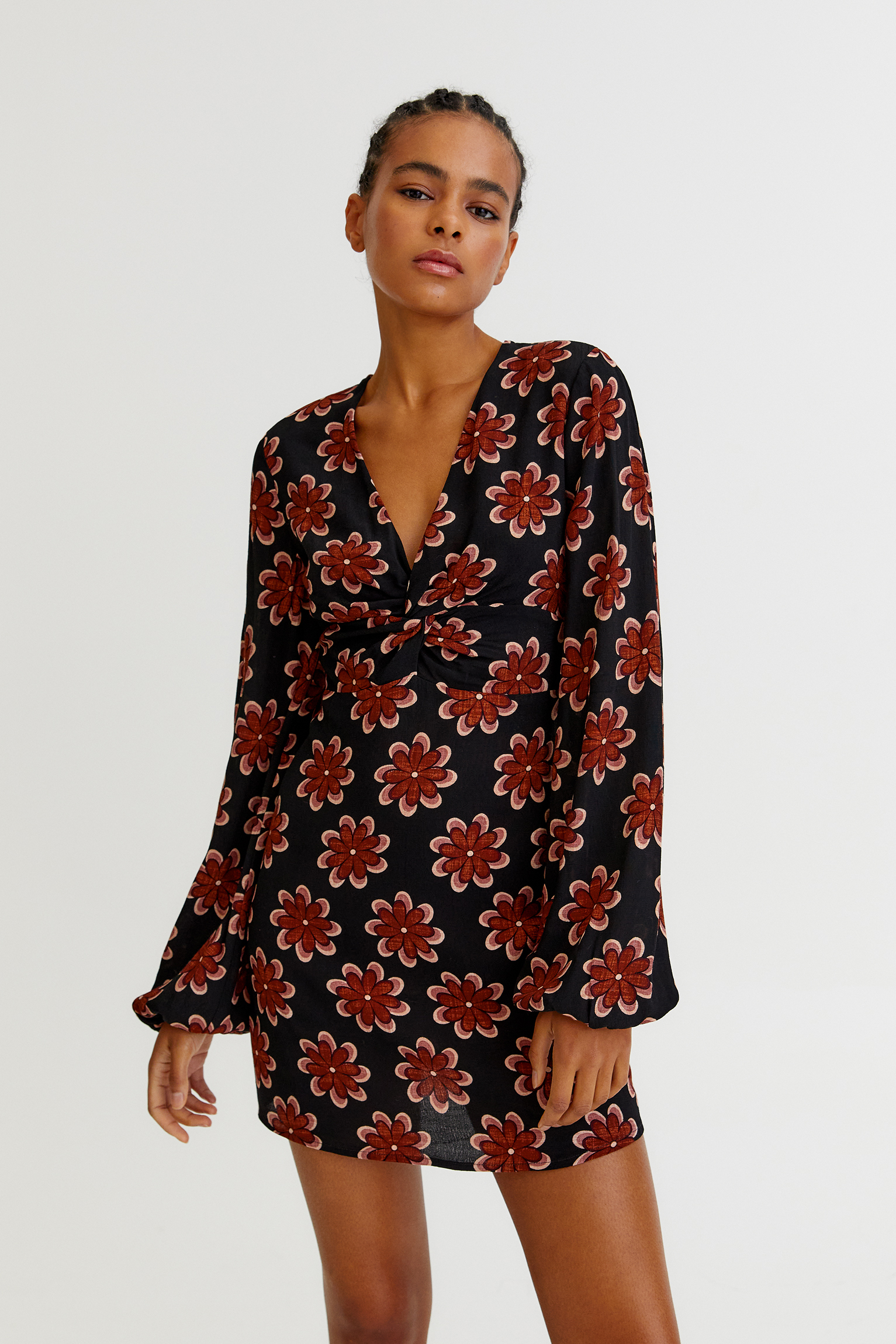 Vestido corto estampado flores retro - PULL\u0026BEAR