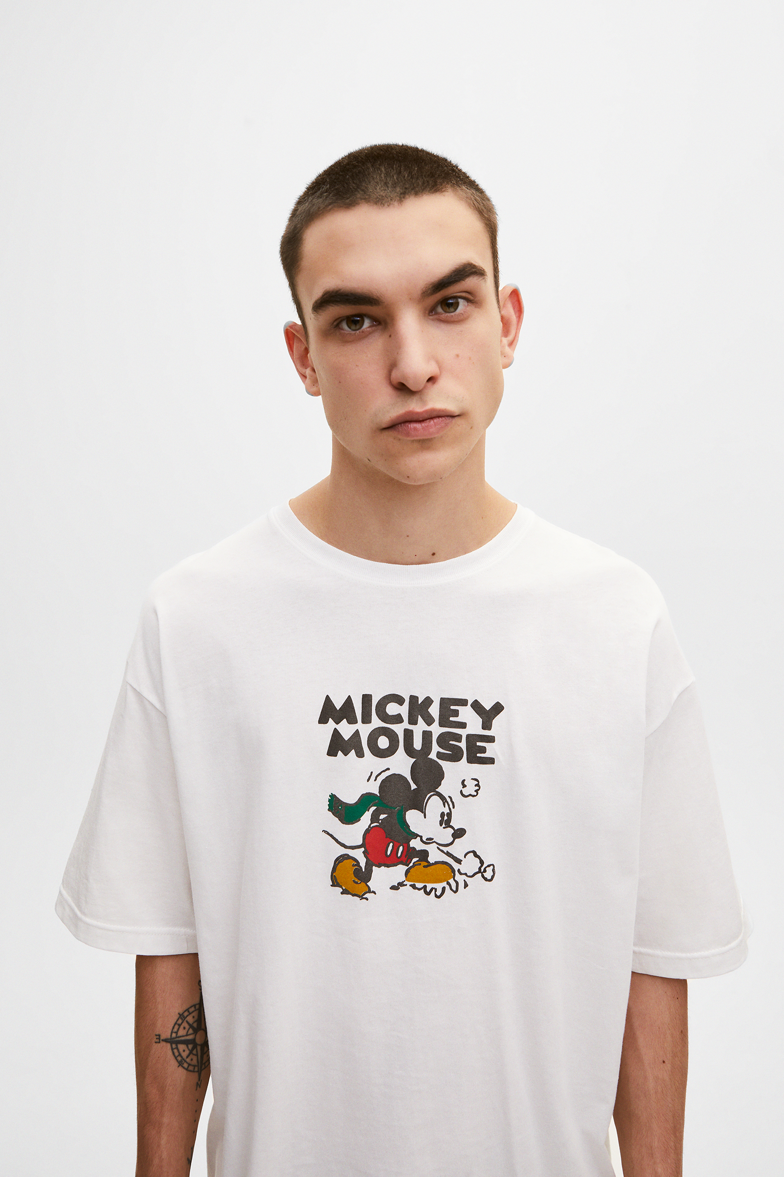 pull and bear mickey mouse sweatshirt