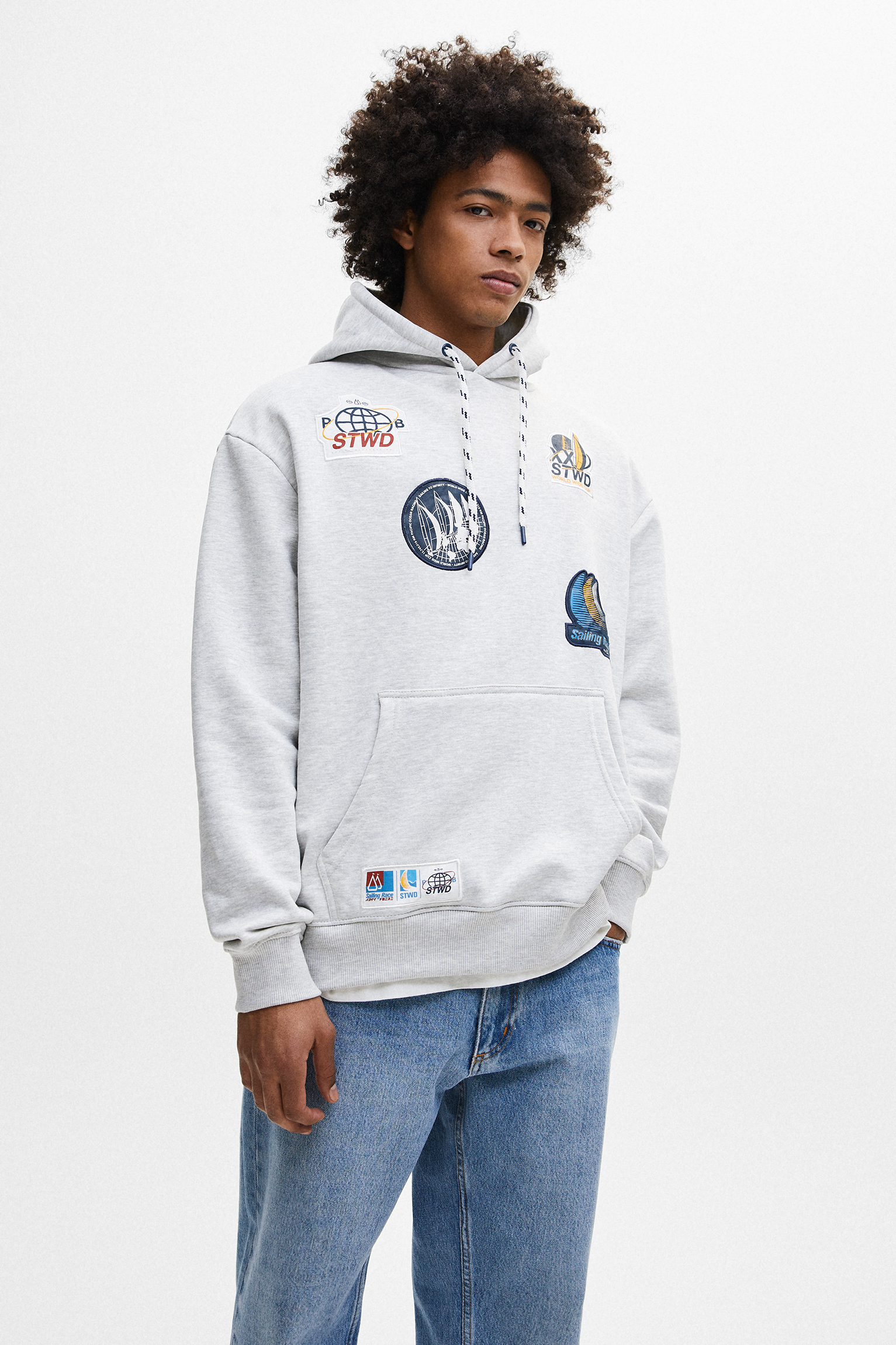 Sudadera parches capucha - PULL\u0026BEAR
