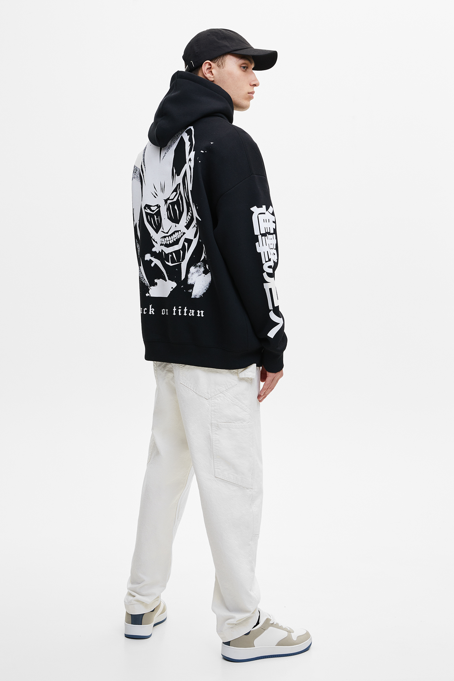 Sudadera negra Shingeki no Kyojin - PULL\u0026BEAR
