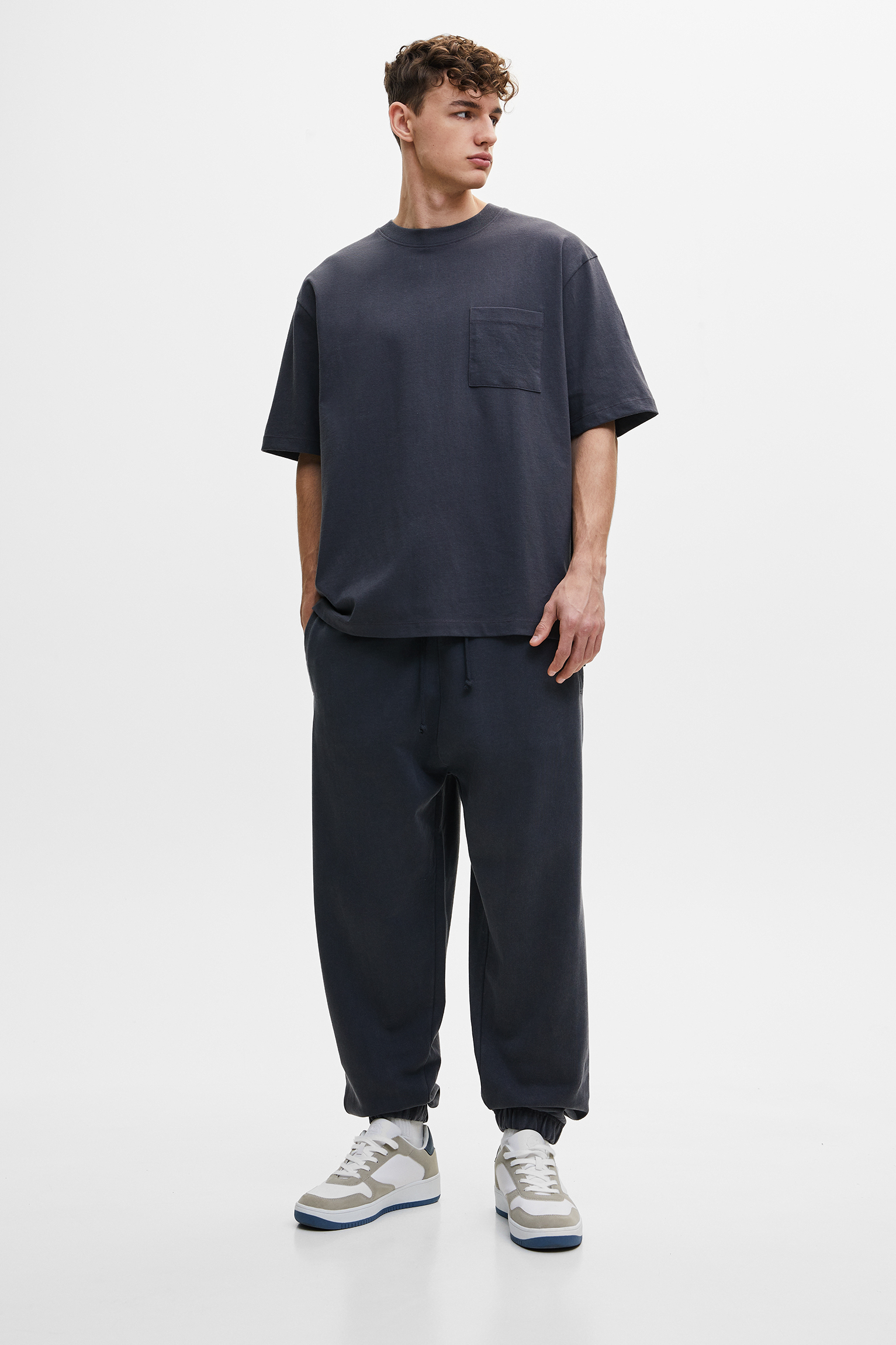 Jogger pierna ancha - PULL\u0026BEAR