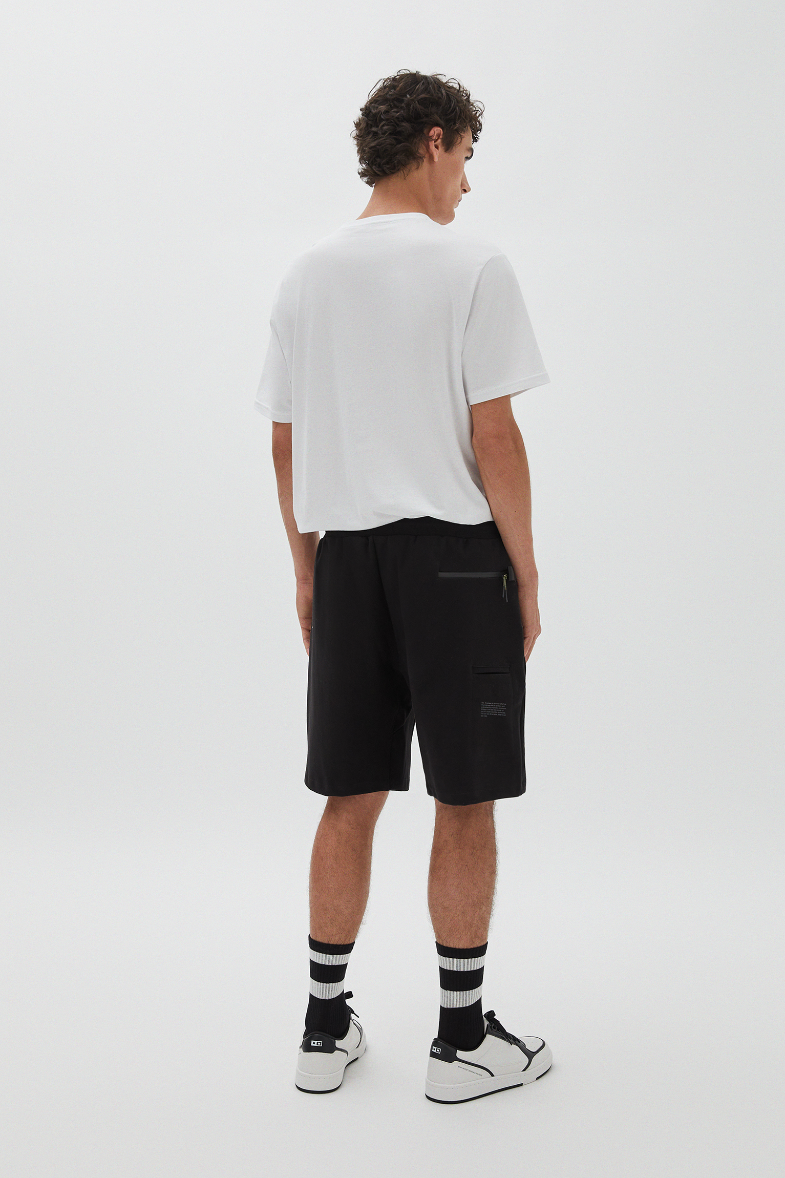 Technical fabric jogger Bermuda shorts - PULL\u0026BEAR