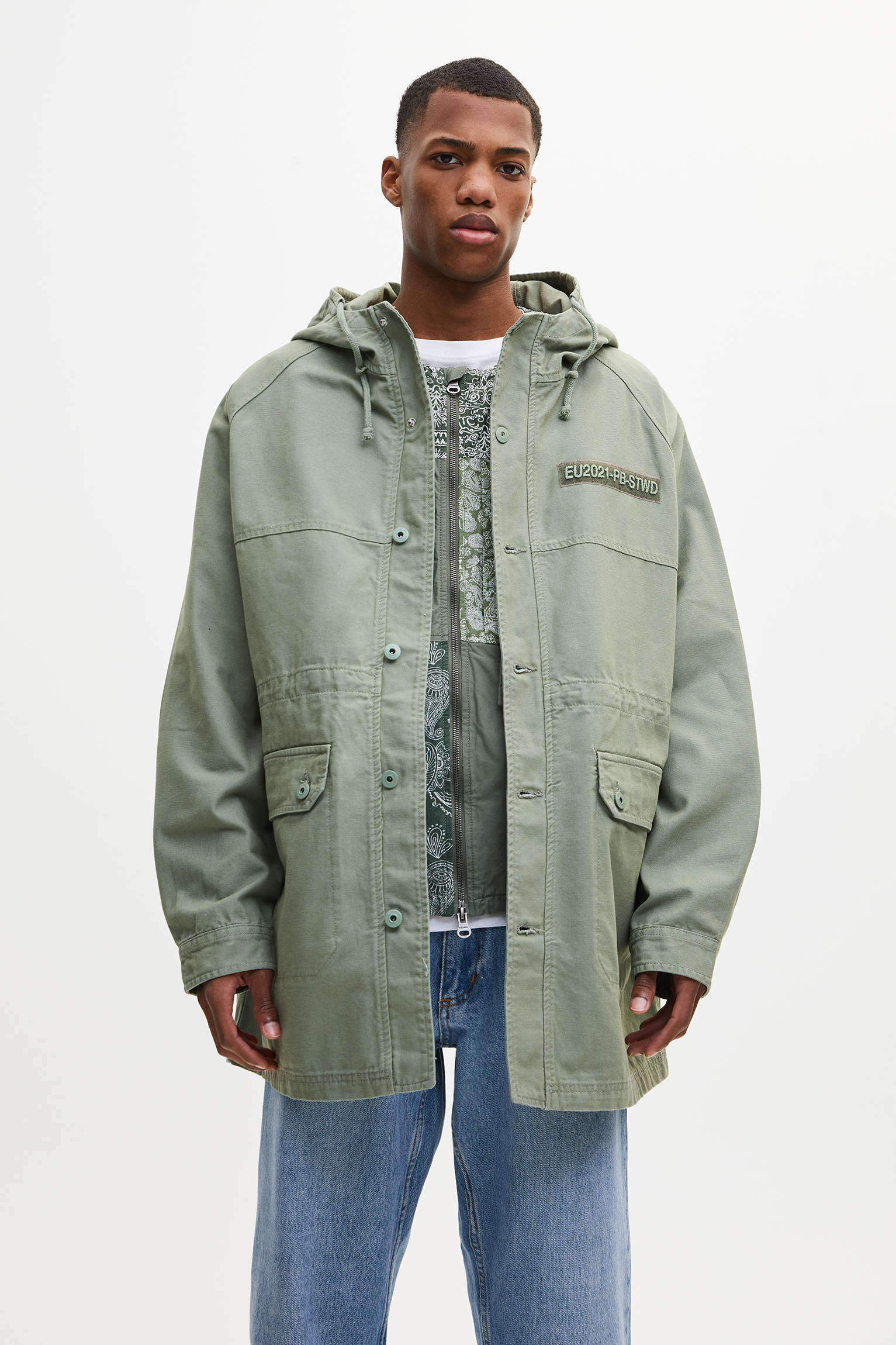 Parka ligera caqui parche - PULL\u0026BEAR