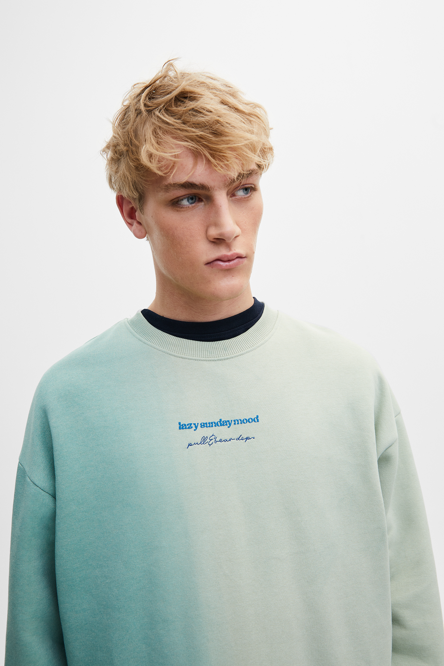 Sudadera tie-dye detalle frase - PULL\u0026BEAR