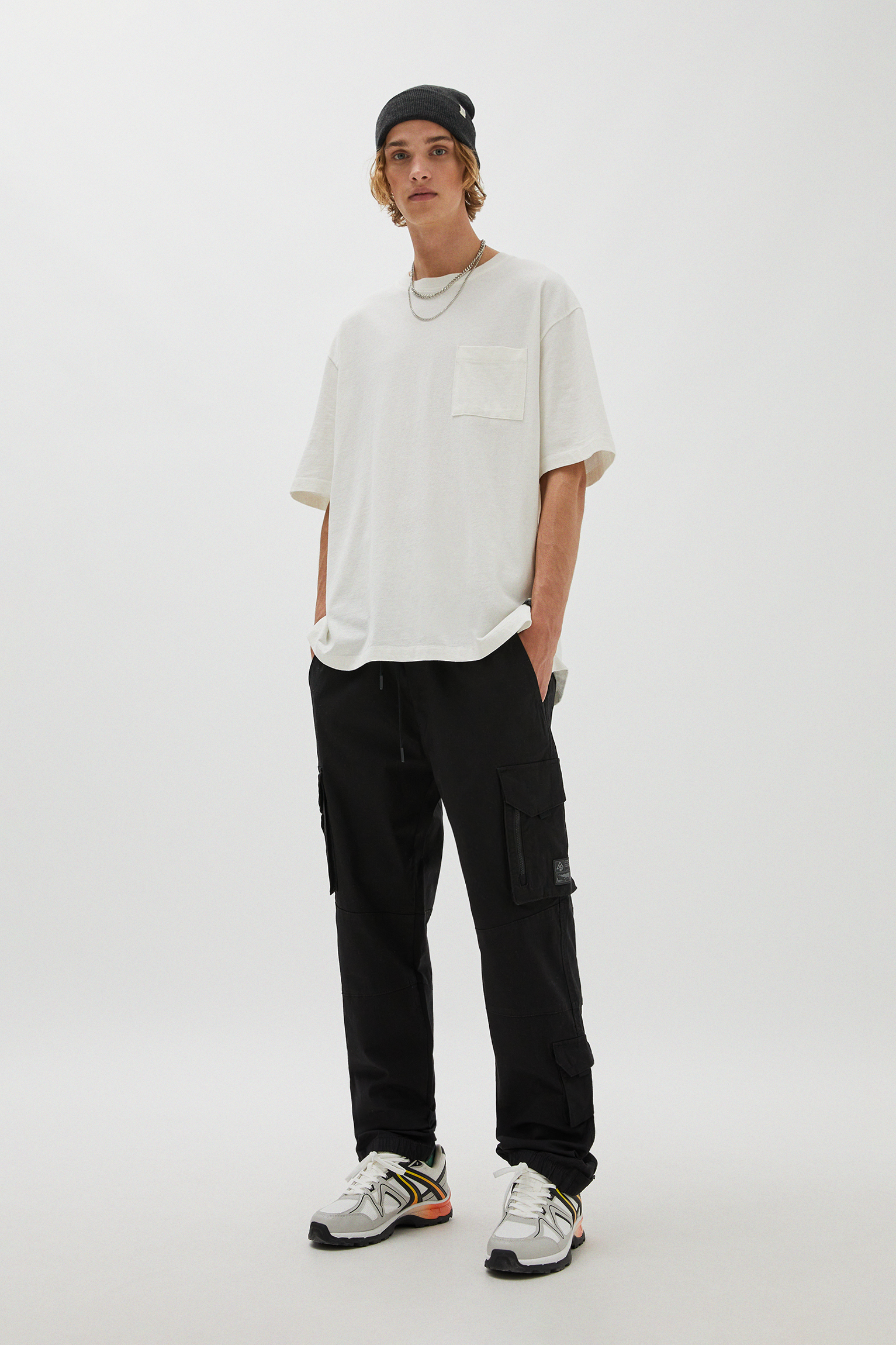 Pantalón jogger bolsillos cargo - PULL\u0026BEAR