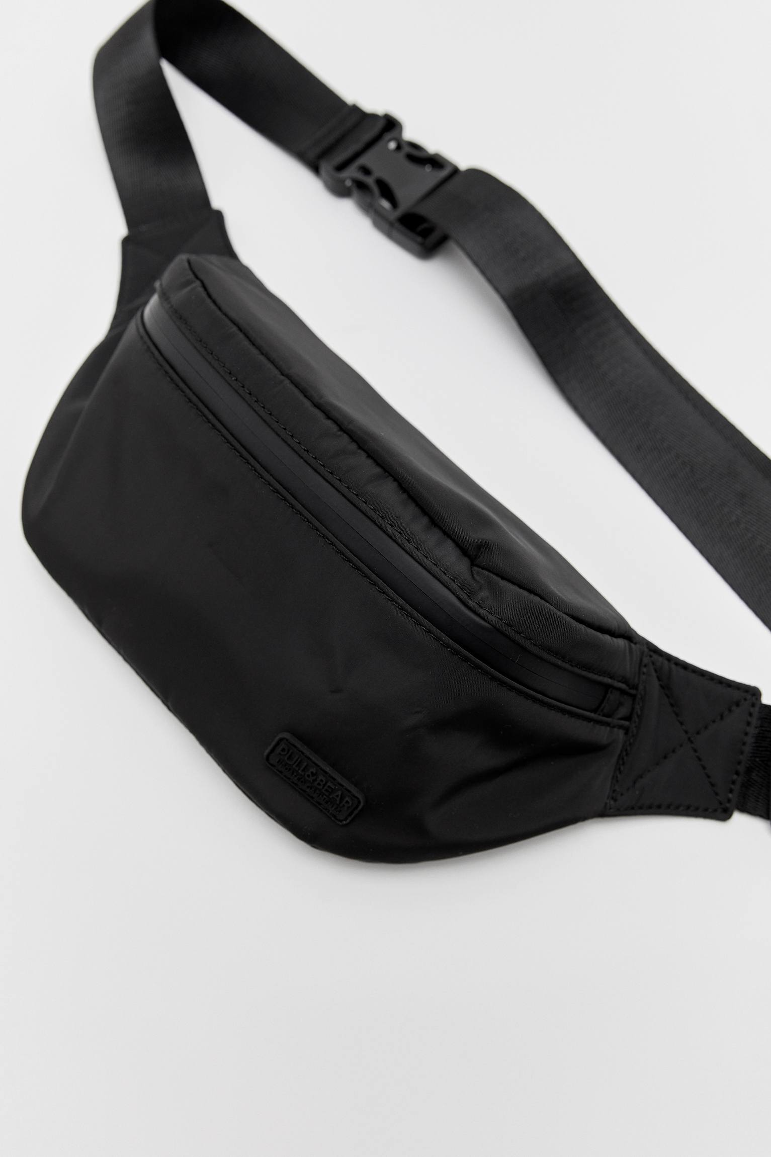 Cangurera básica negra parche - PULL\u0026BEAR