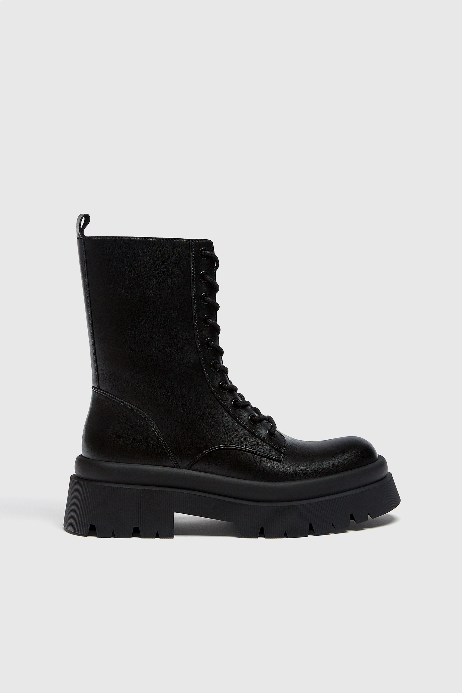 stivali bassi stringati