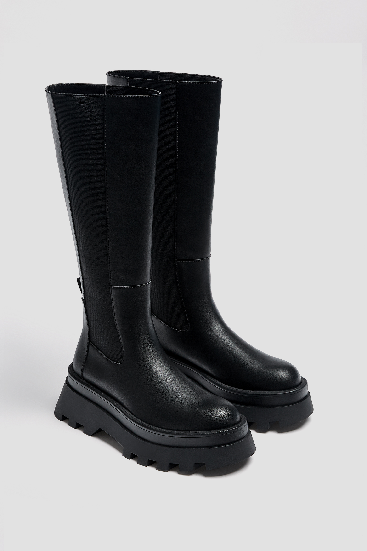 Bota plana elásticos piso track - PULL\u0026BEAR