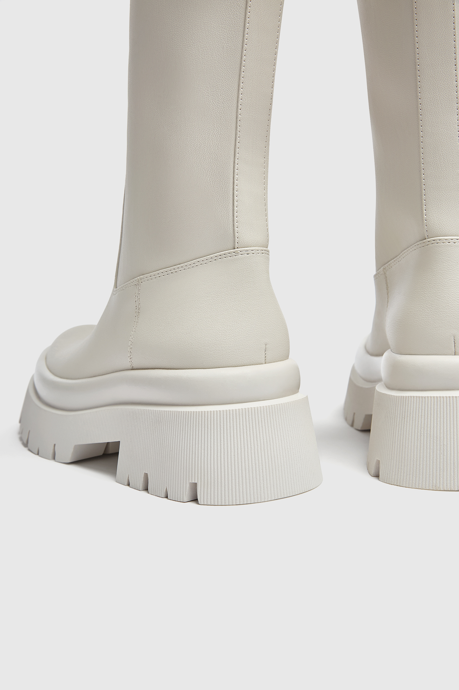 Bota plana suela track monocolor - PULL\u0026BEAR