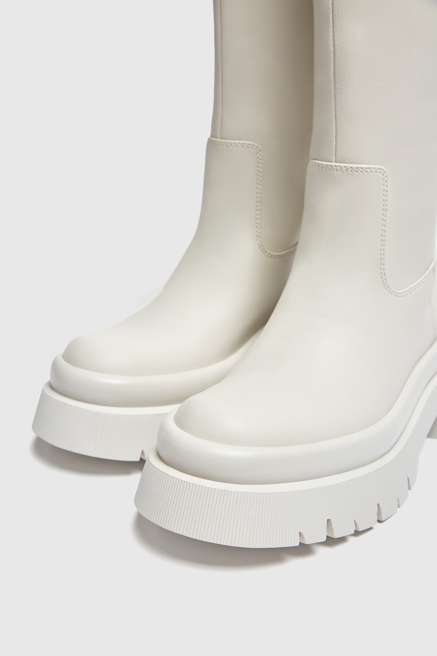 Bota plana suela track monocolor - PULL\u0026BEAR
