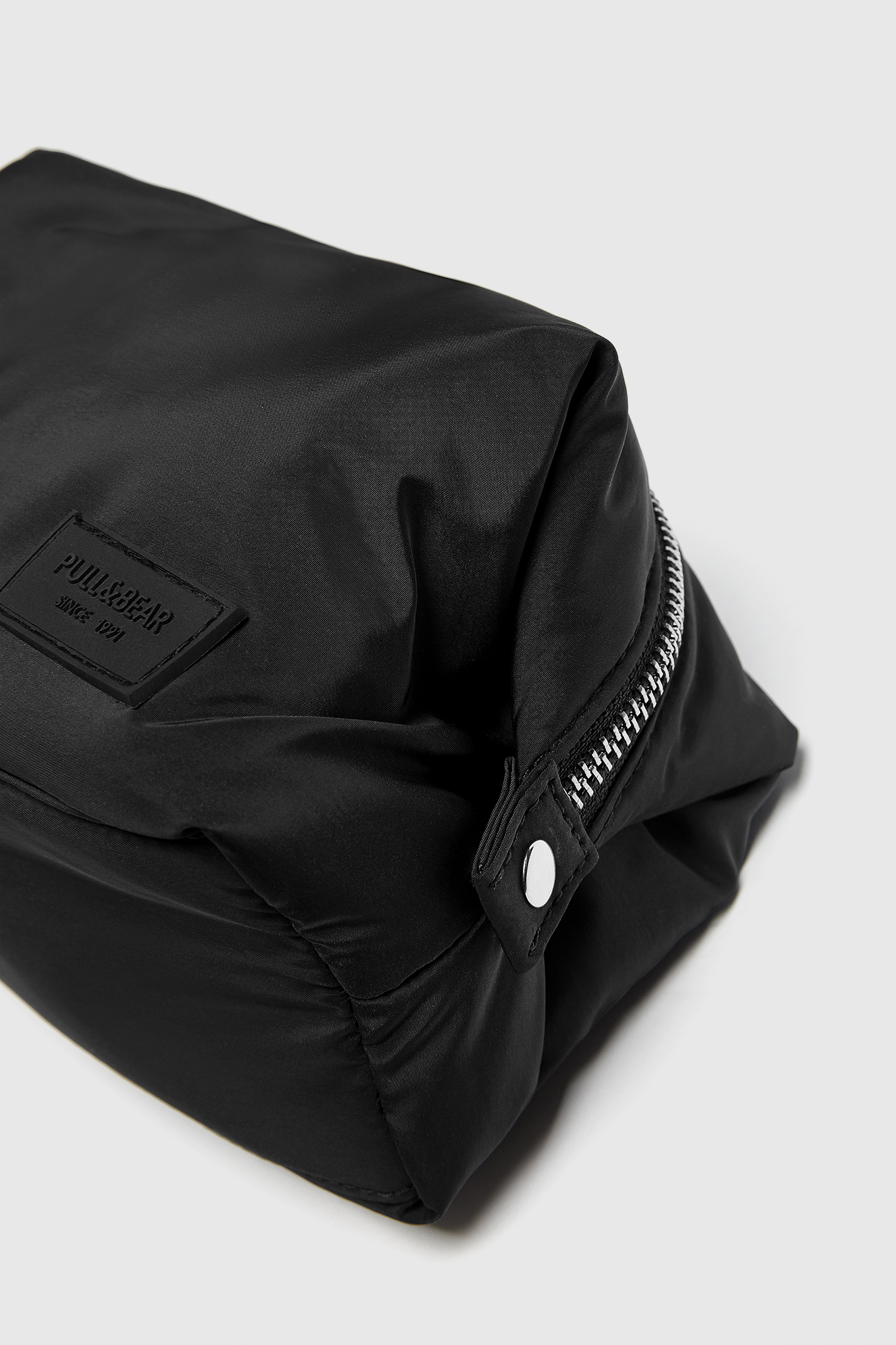Neceser detalle logo - PULL\u0026BEAR