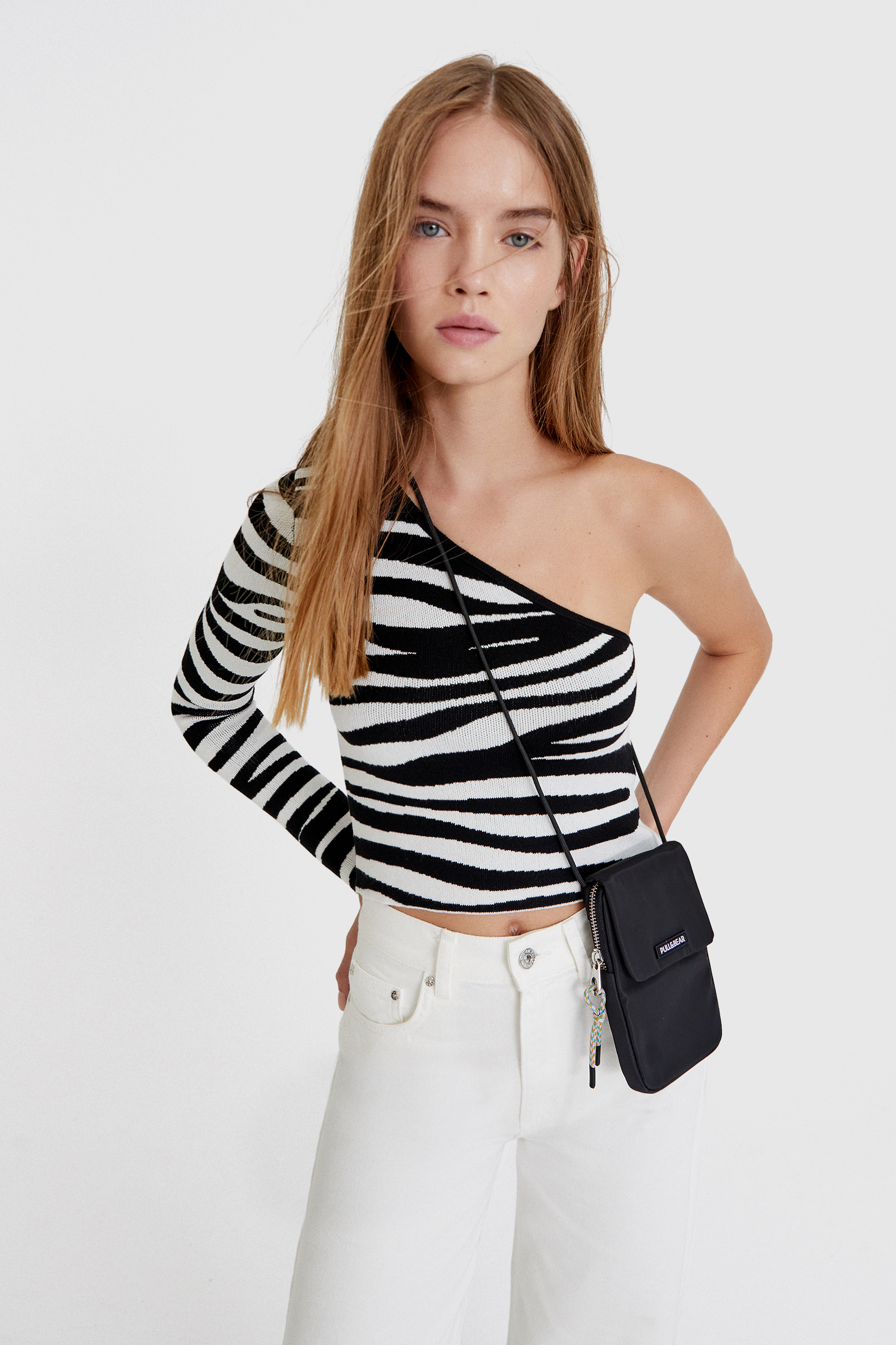 Bandolera portamóvil tejido - PULL\u0026BEAR