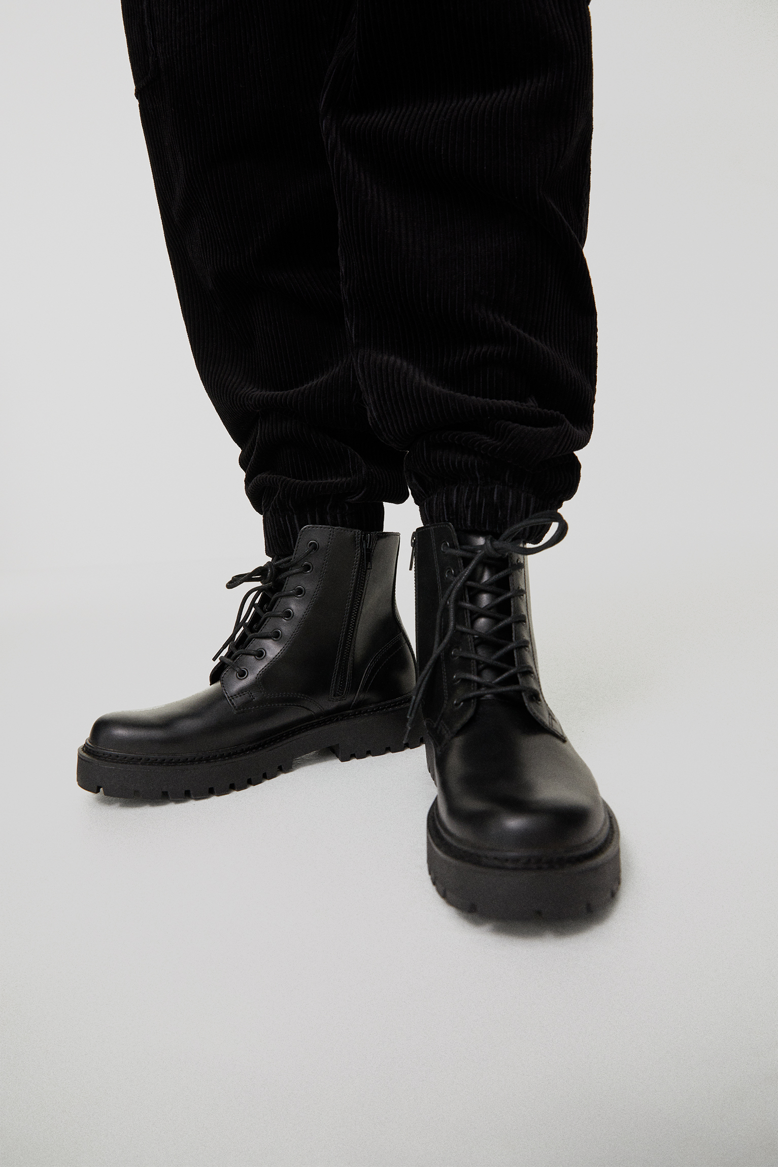 Bota acordonada suela track - PULL\u0026BEAR