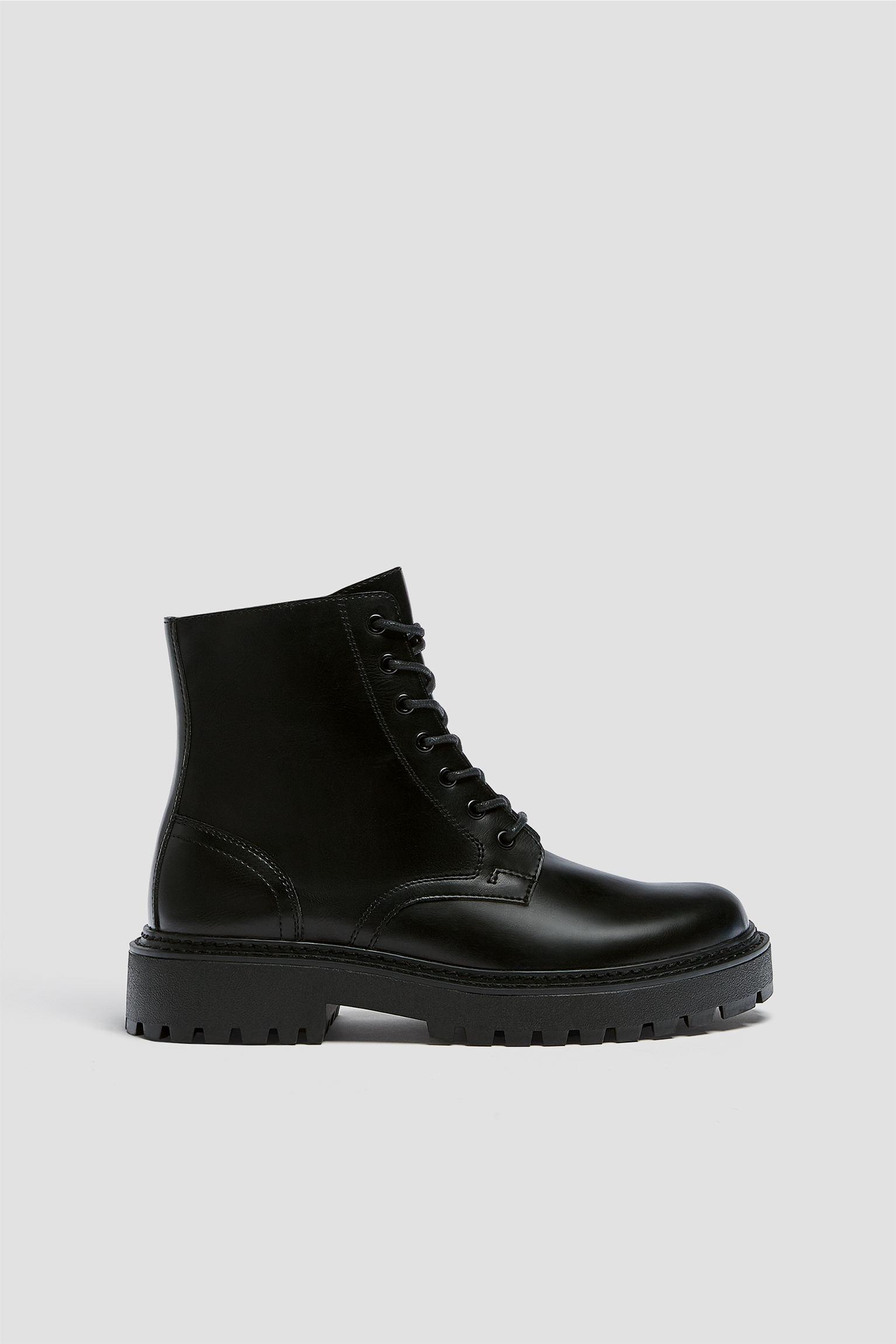 Bota acordonada piso track - PULL\u0026BEAR