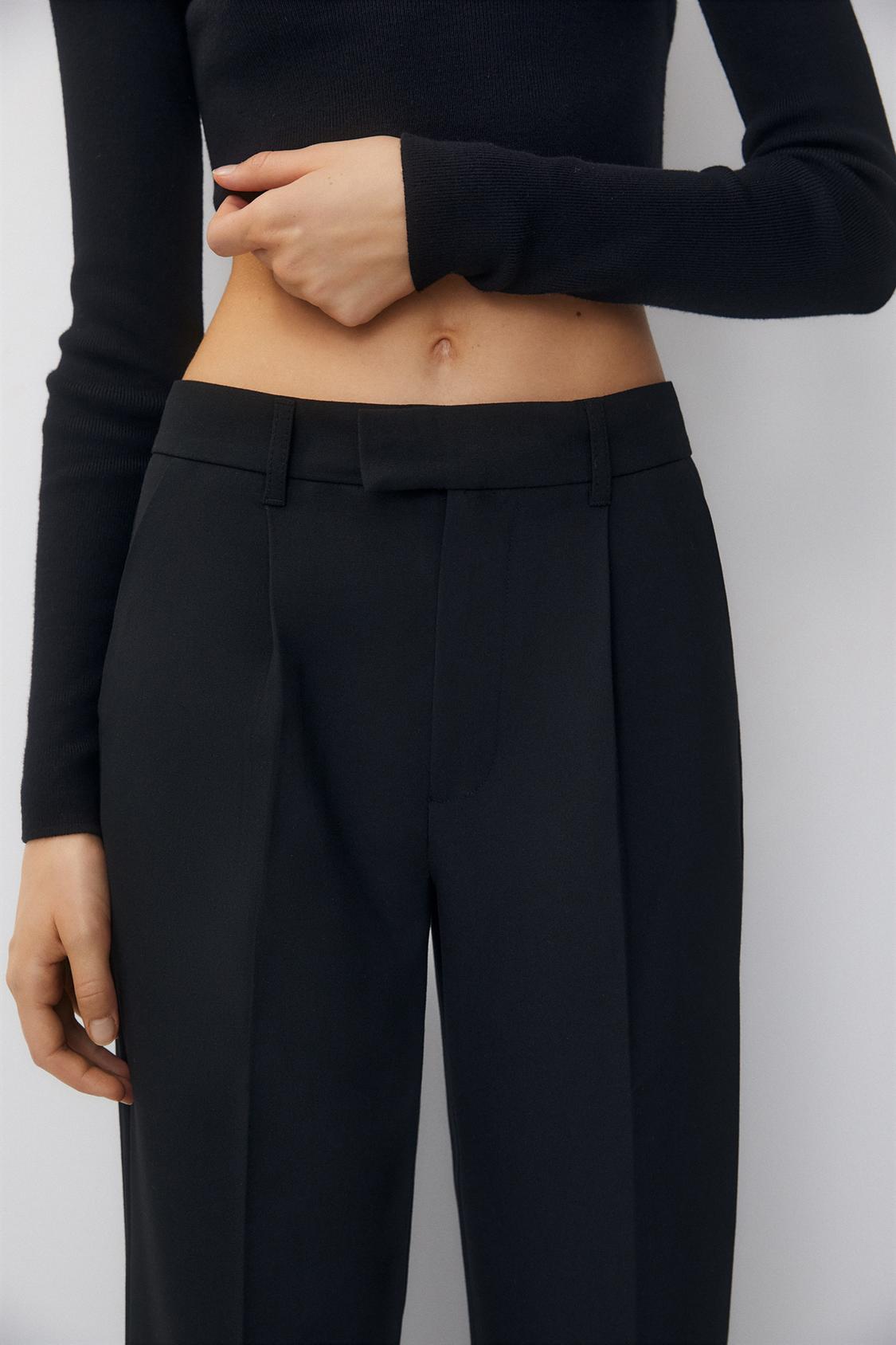 Wide-Leg-Stoffhose mit Bundfalten - PULL&BEAR