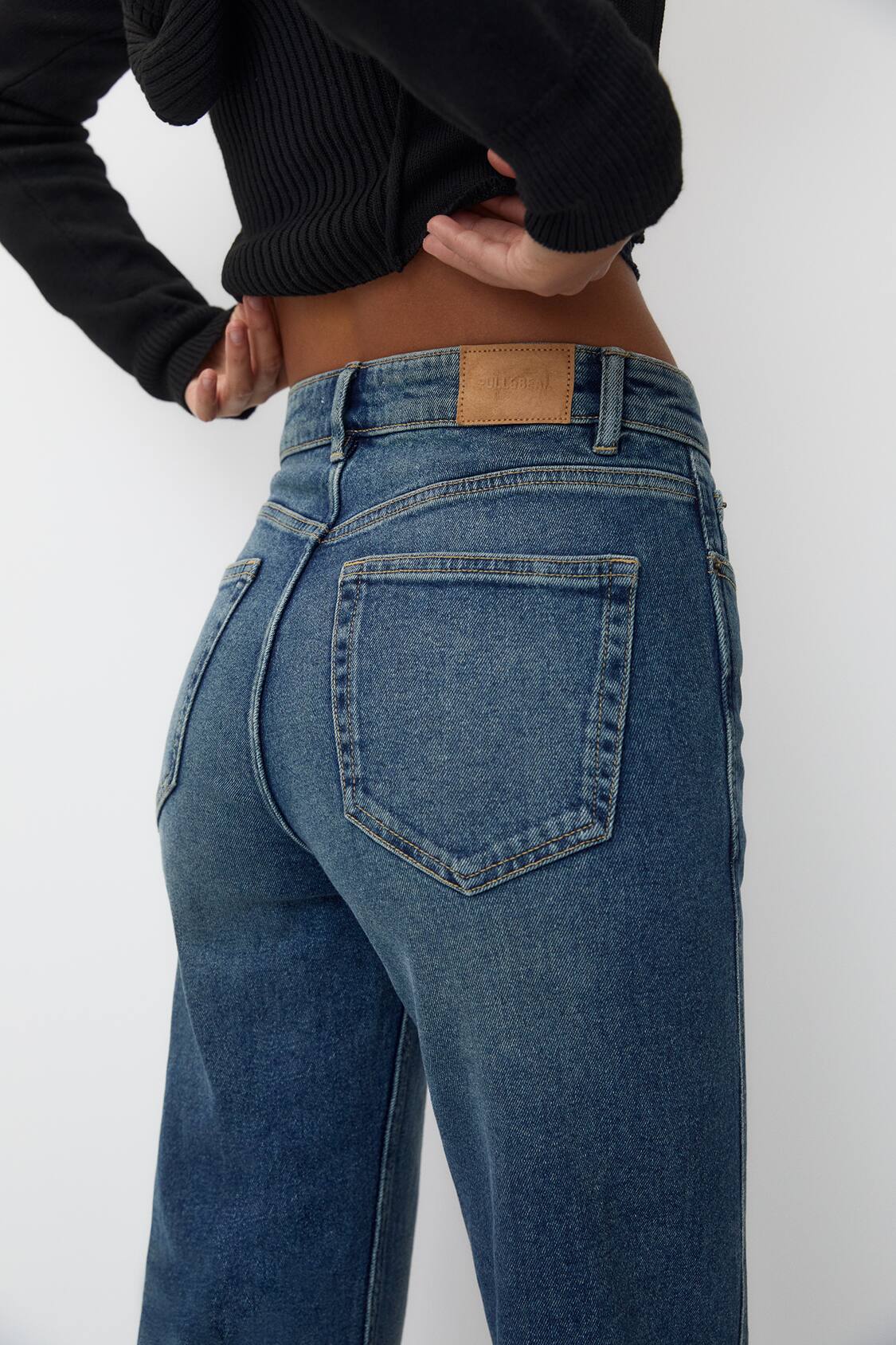 Mid-rise straight-leg jeans with front cut-out detail - PULL&BEAR