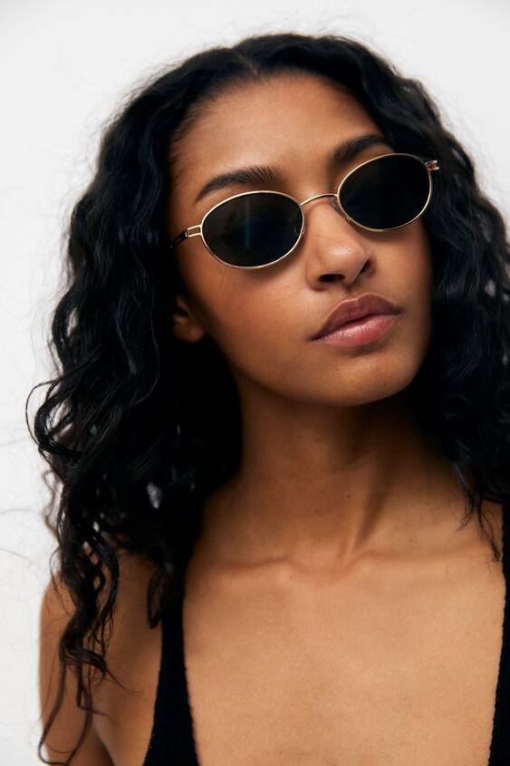 grind leg uit maak een foto Discover the latest in Women's Sunglasses | PULL&BEAR