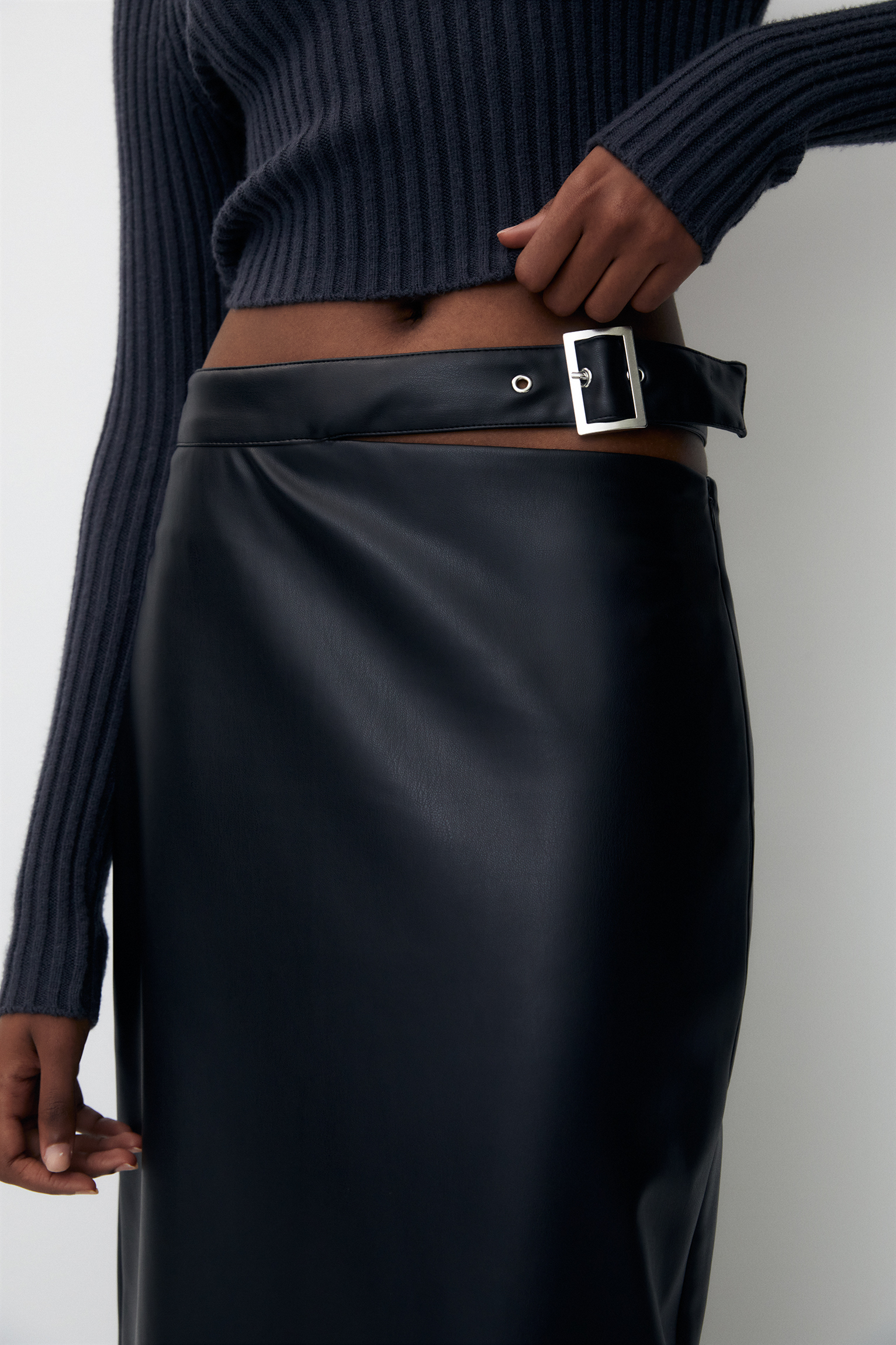 Faux leather midi skirt with belt - pull&bear