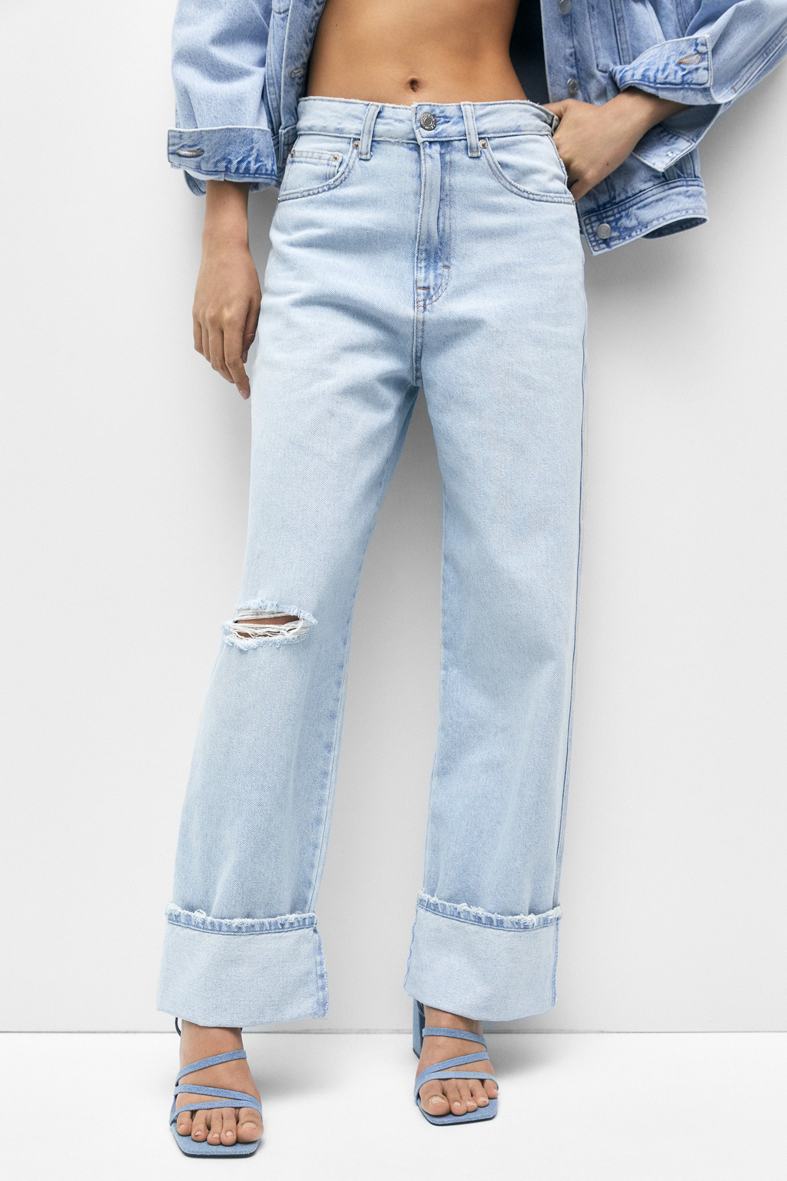 High-rise baggy jeans