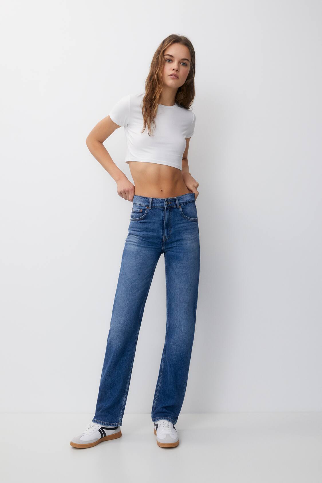 Pull&Bear Women's' Medium Blue Mid-Rise Slim Comfort Fit Jeans