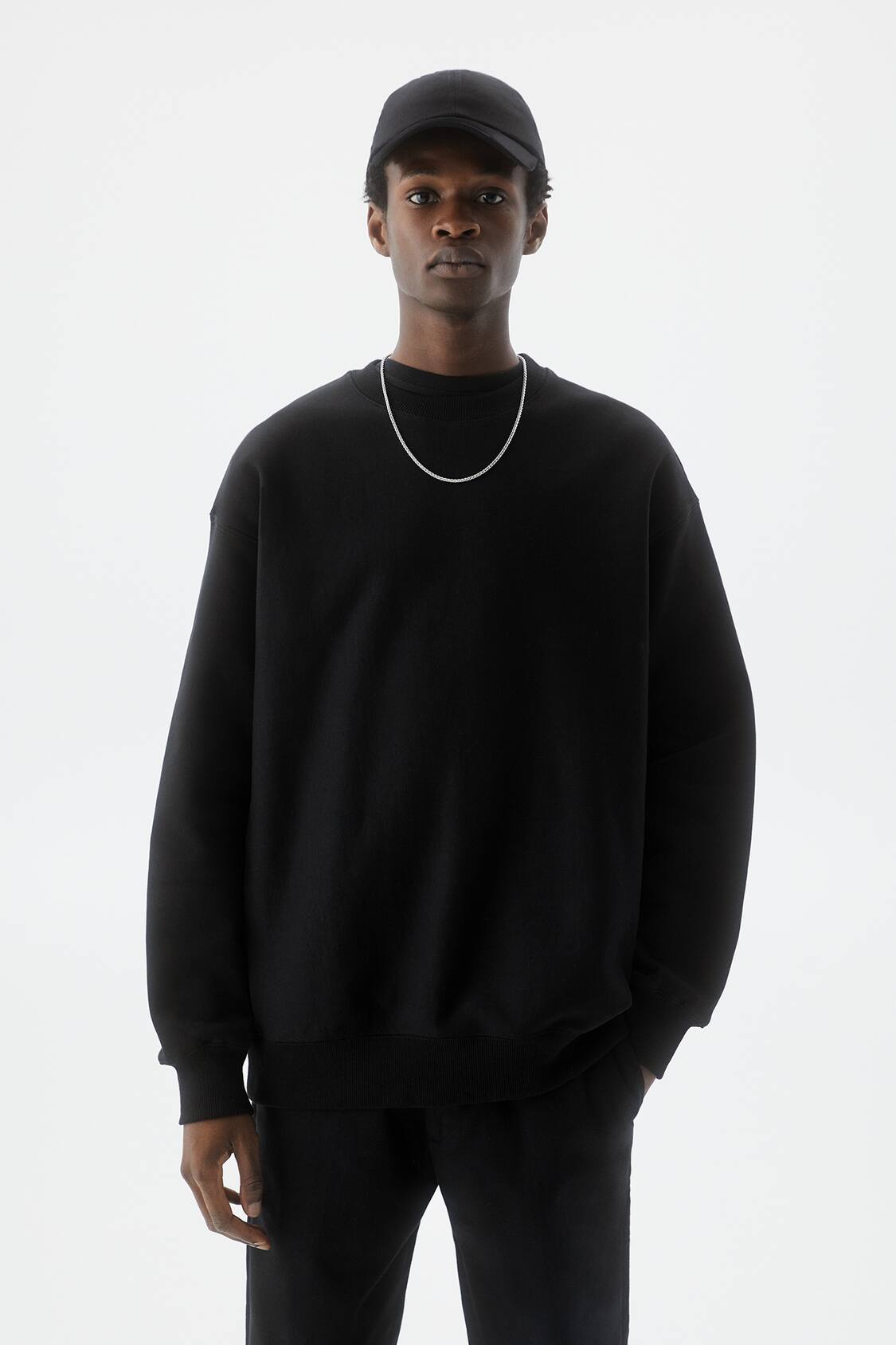 Pull&Bear Men's' Black Long Sleeve T-Shirt