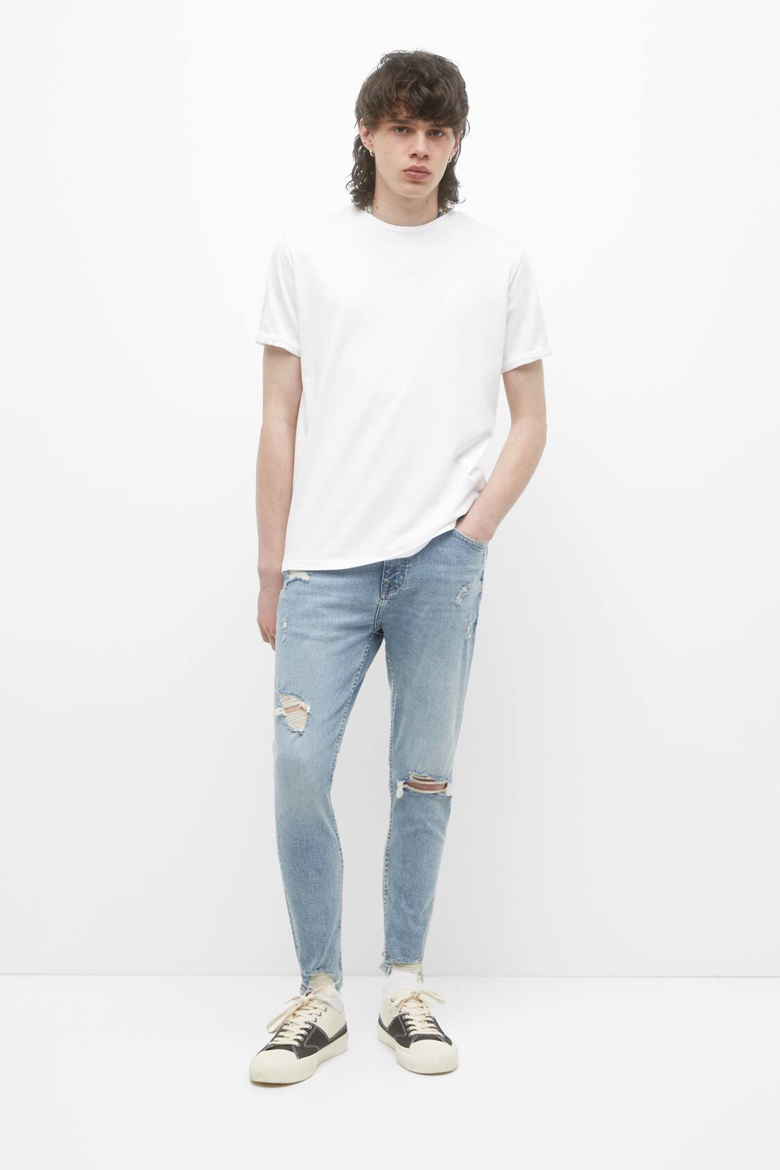 Ripped carrot fit jeans pull&bear