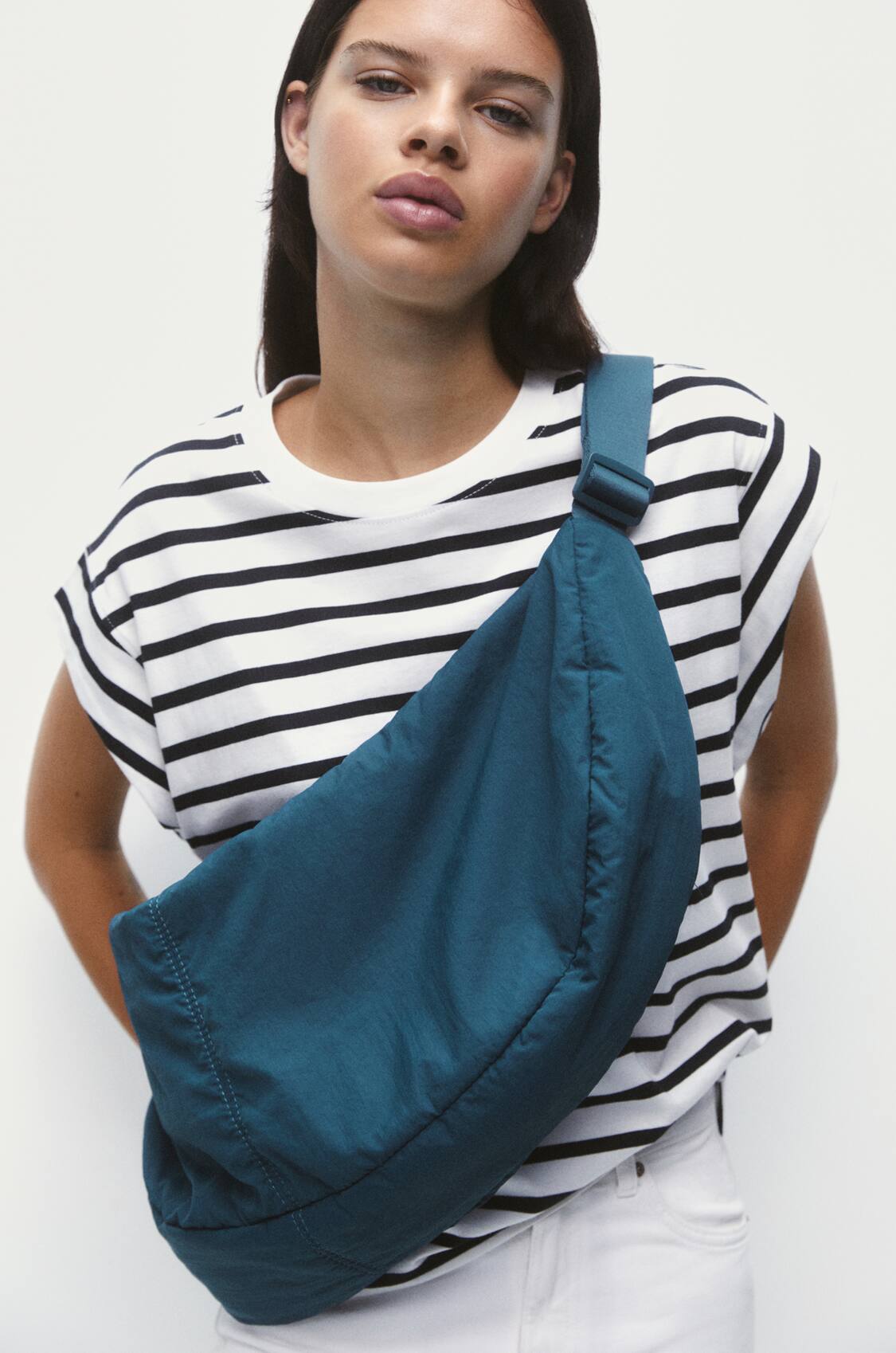 Maxi nylon messenger bag - pull&bear