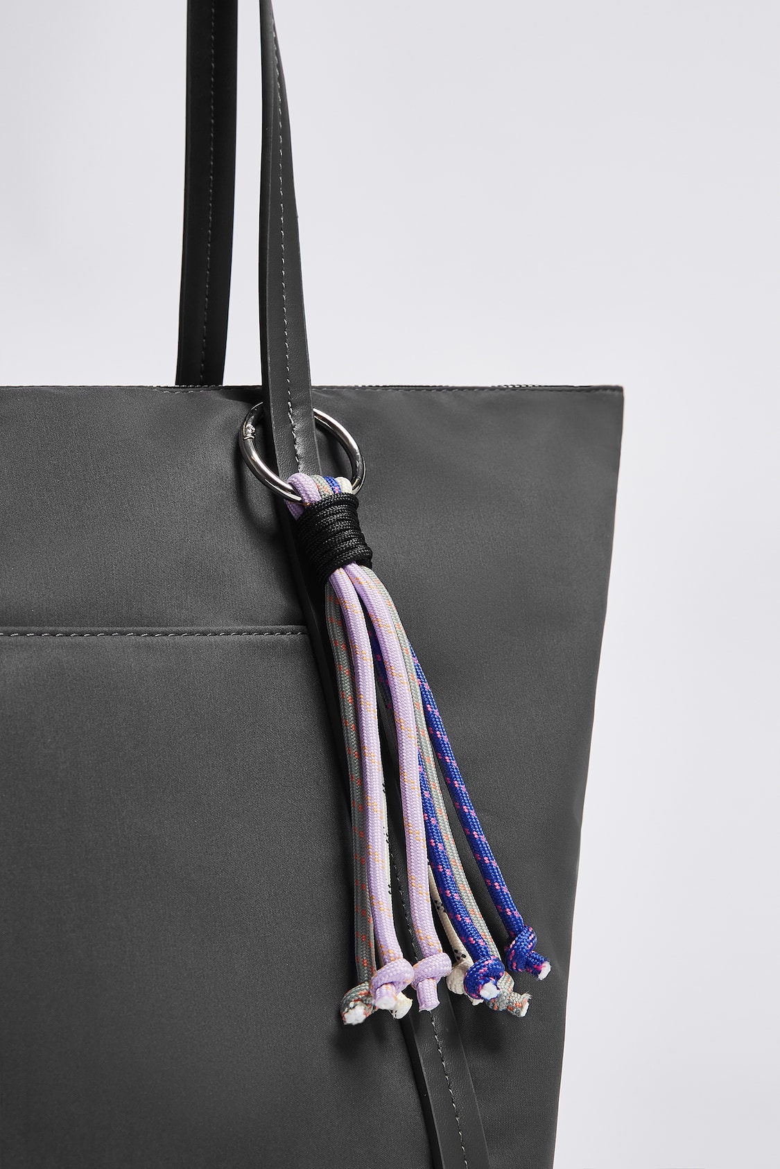 Nylon shopper bag with decorative pendant - pull&bear