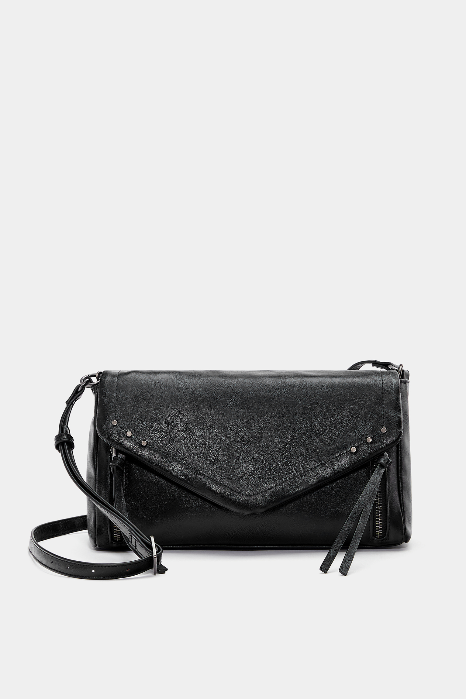 Messenger bag with flap and chain