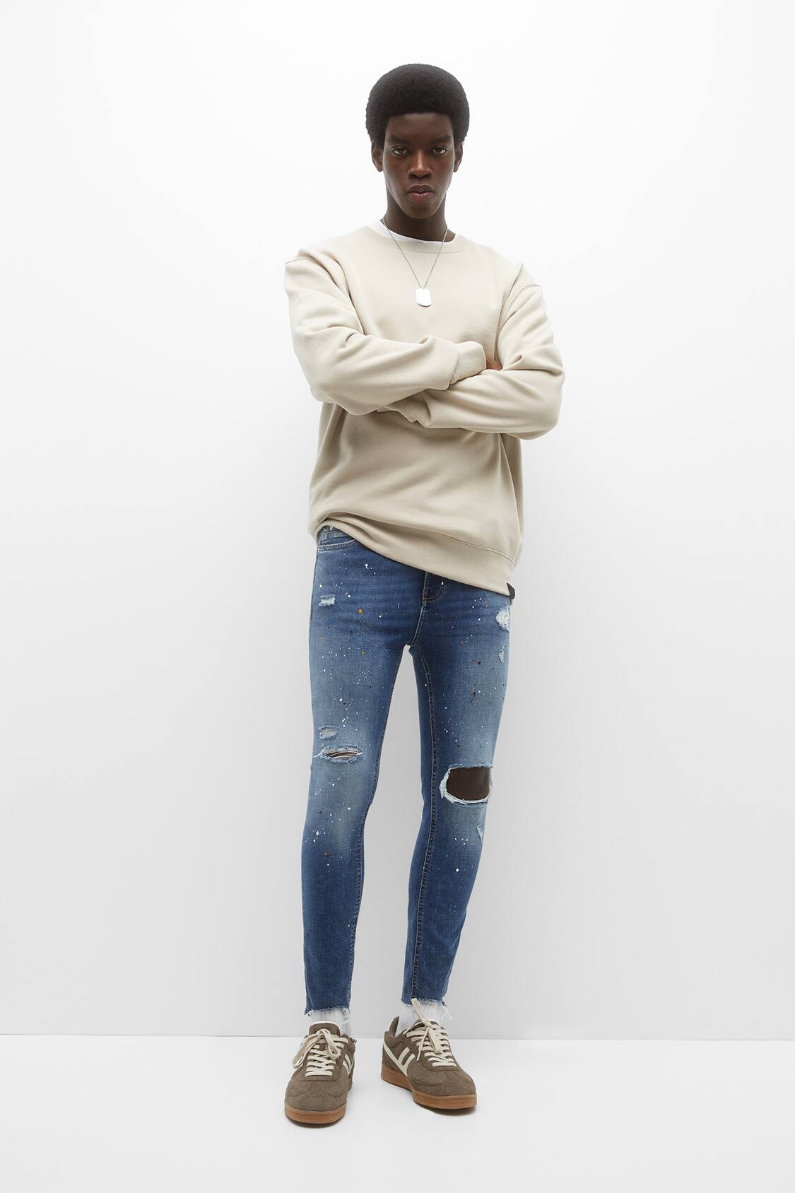 Ripped carrot fit jeans pull&bear