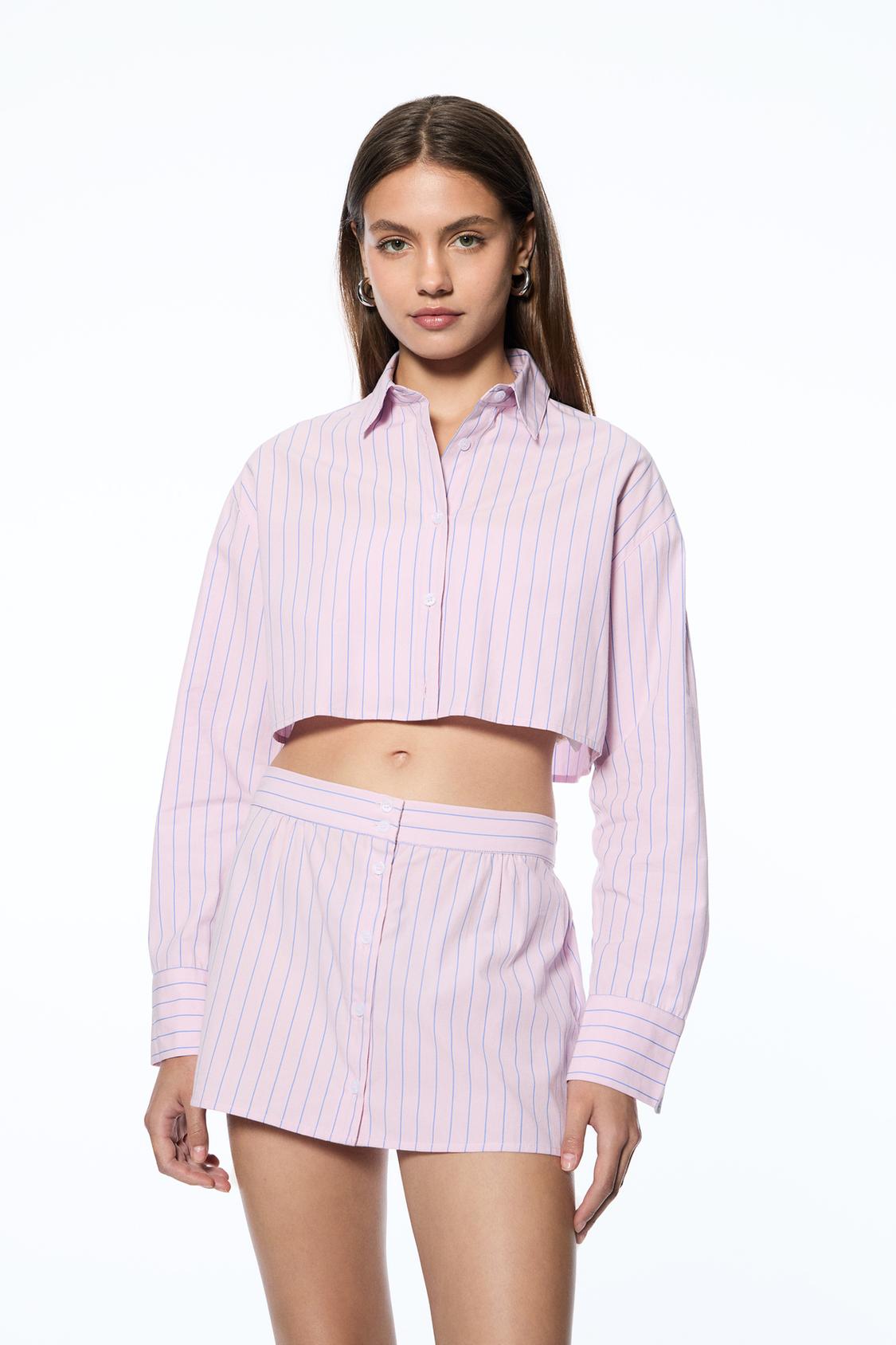 ¡Tendencia imbatible! La minifalda rosa de Pull&Bear conquista el estilo juvenil con sus rayas diplomáticas 2 Moncloa Elegancia en cada detalle, sensualidad y estilo