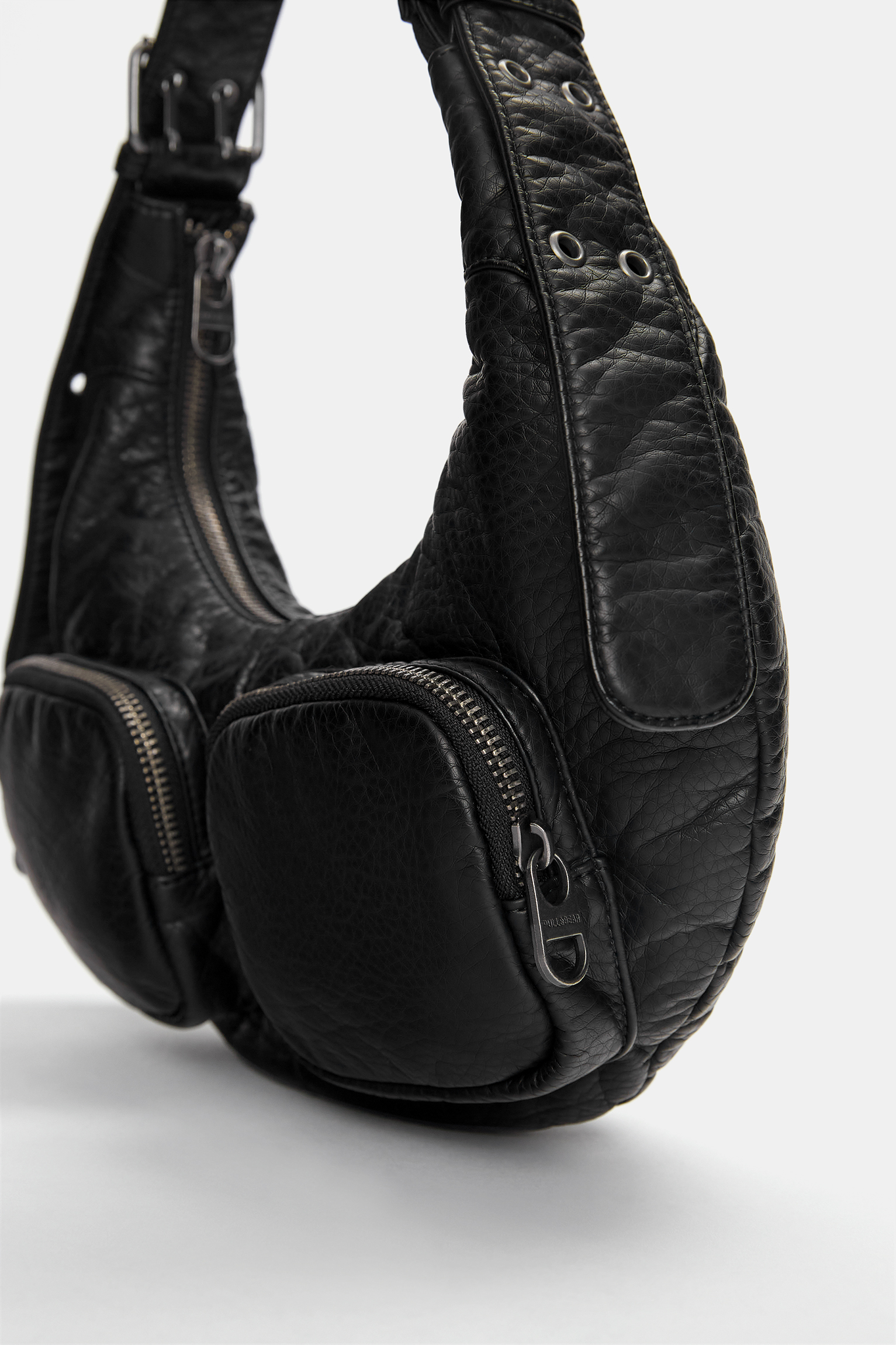 Shoulder bag with creased effect - PULL&BEAR