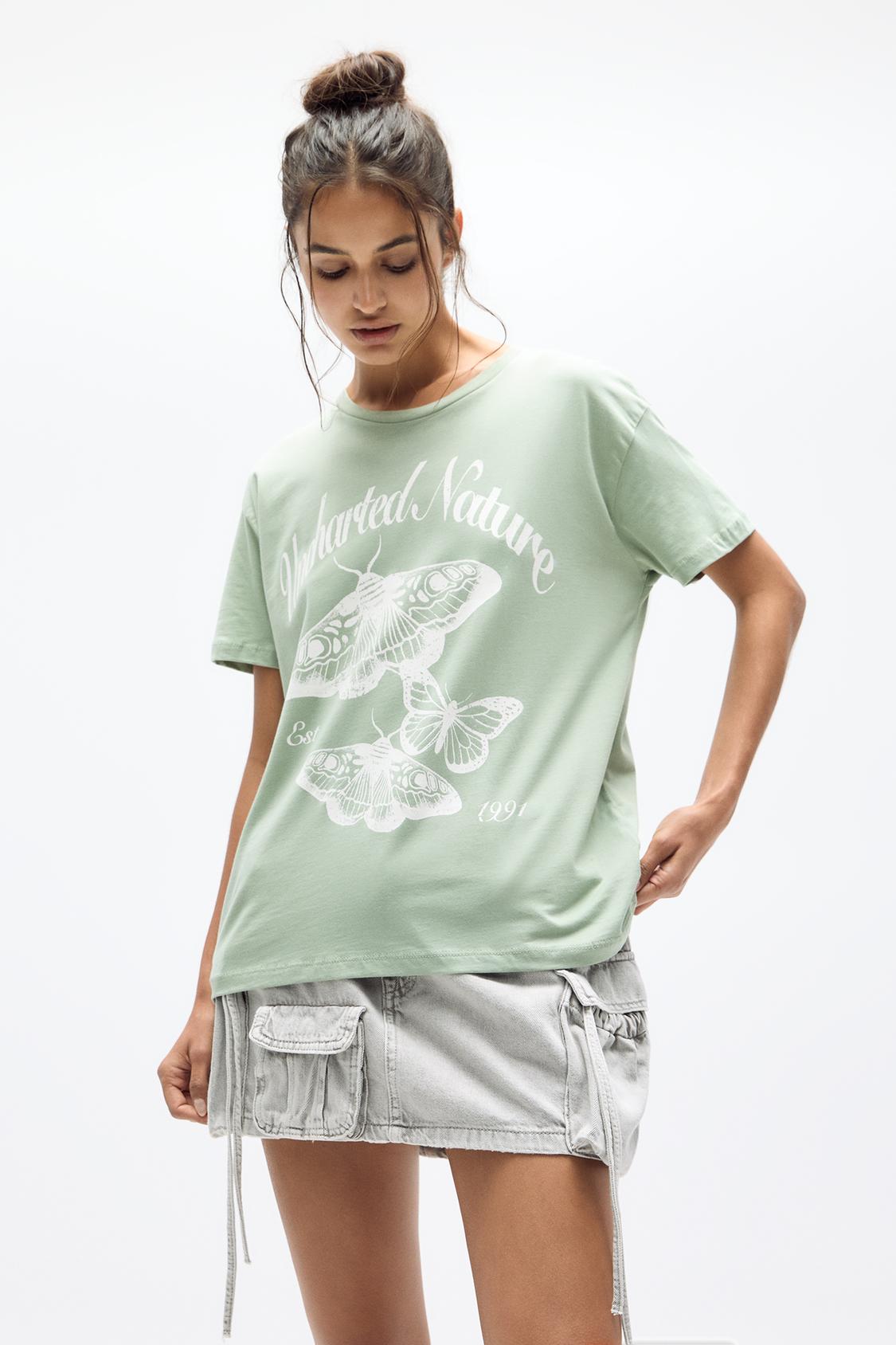 Grünes Shirt mit Schmetterlingsmotiv - PULL&BEAR