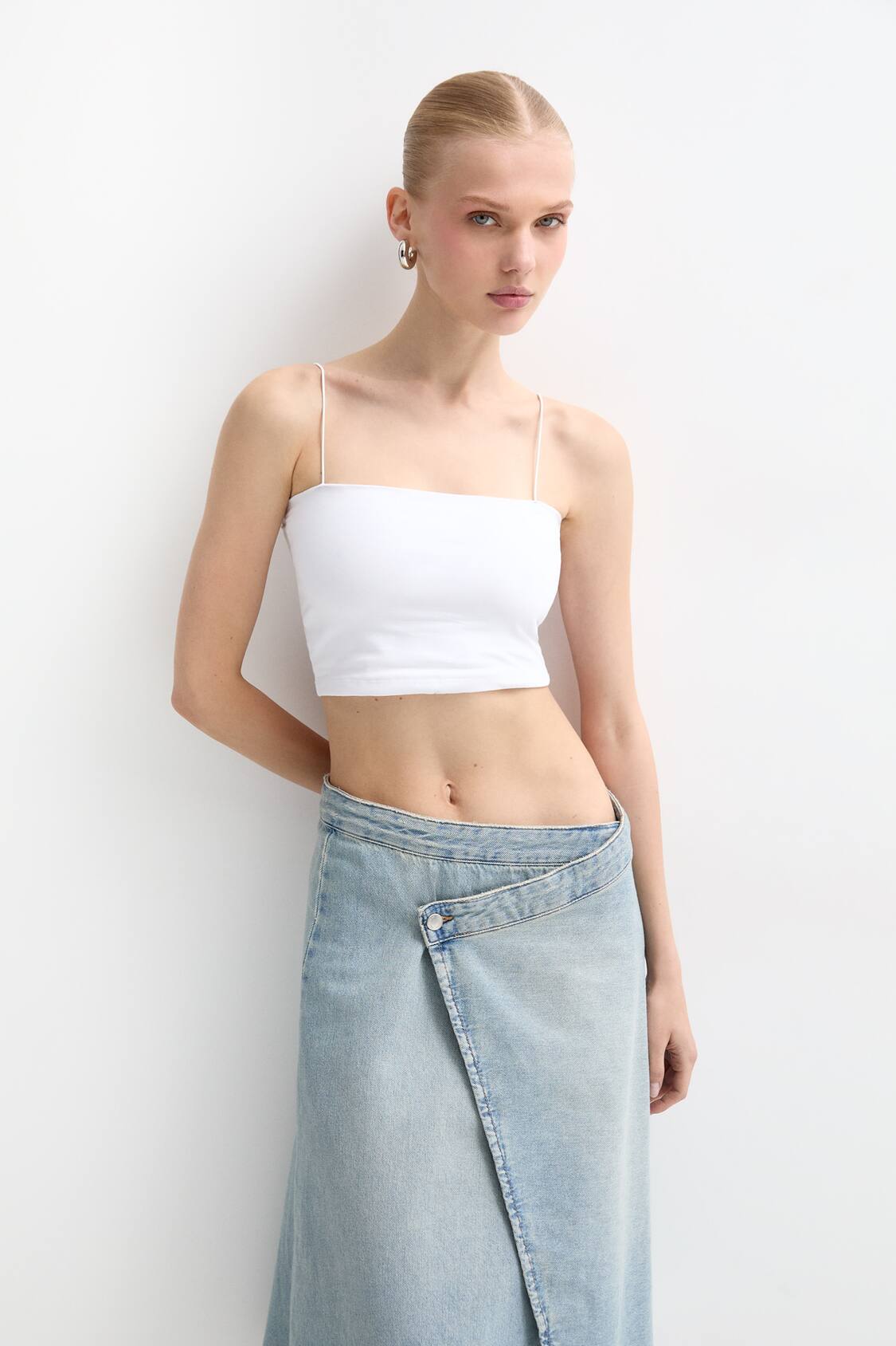 Lace-trimmed detail crop top - PULL&BEAR