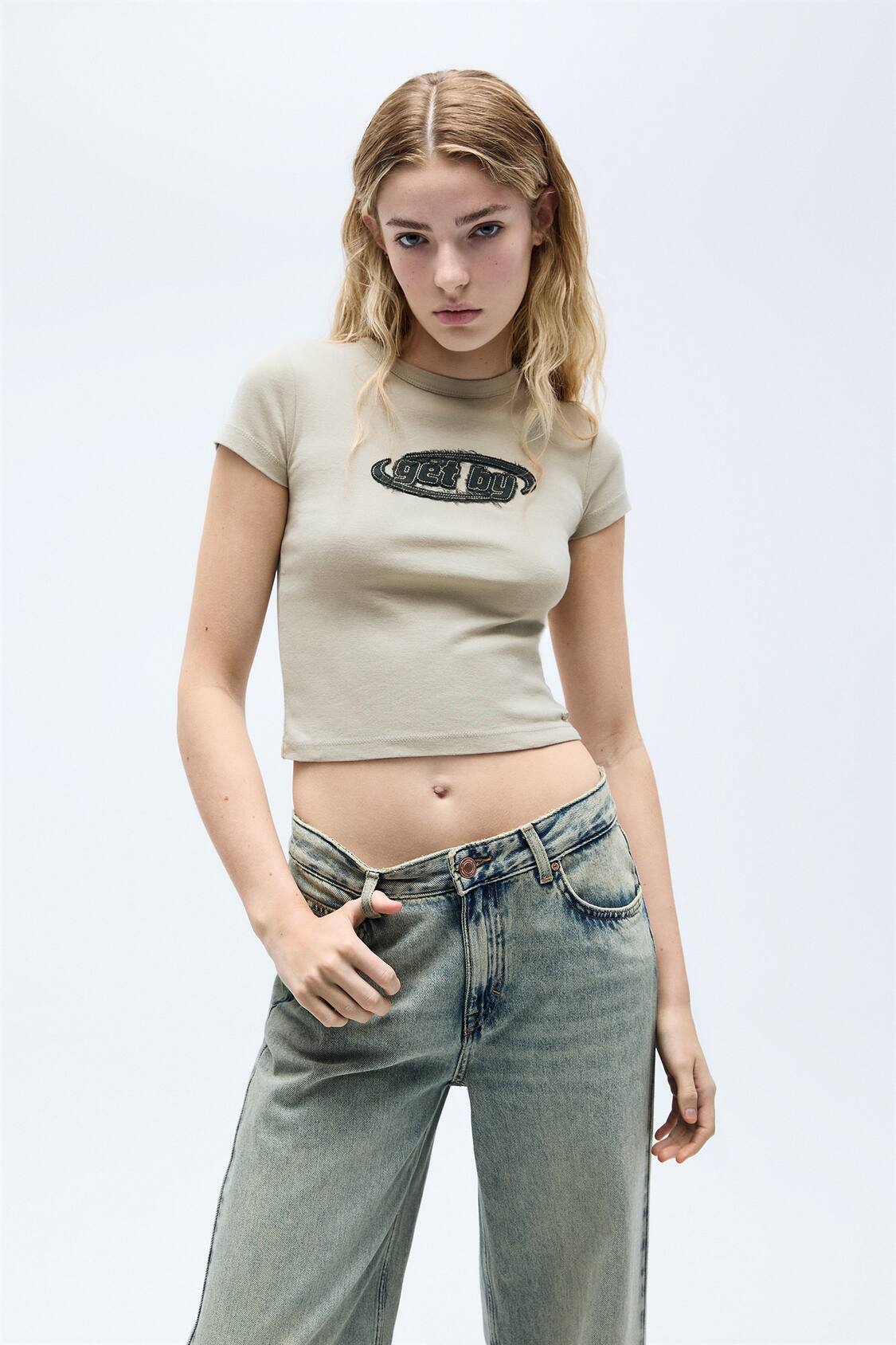 T-shirt with front patch - PULL&BEAR