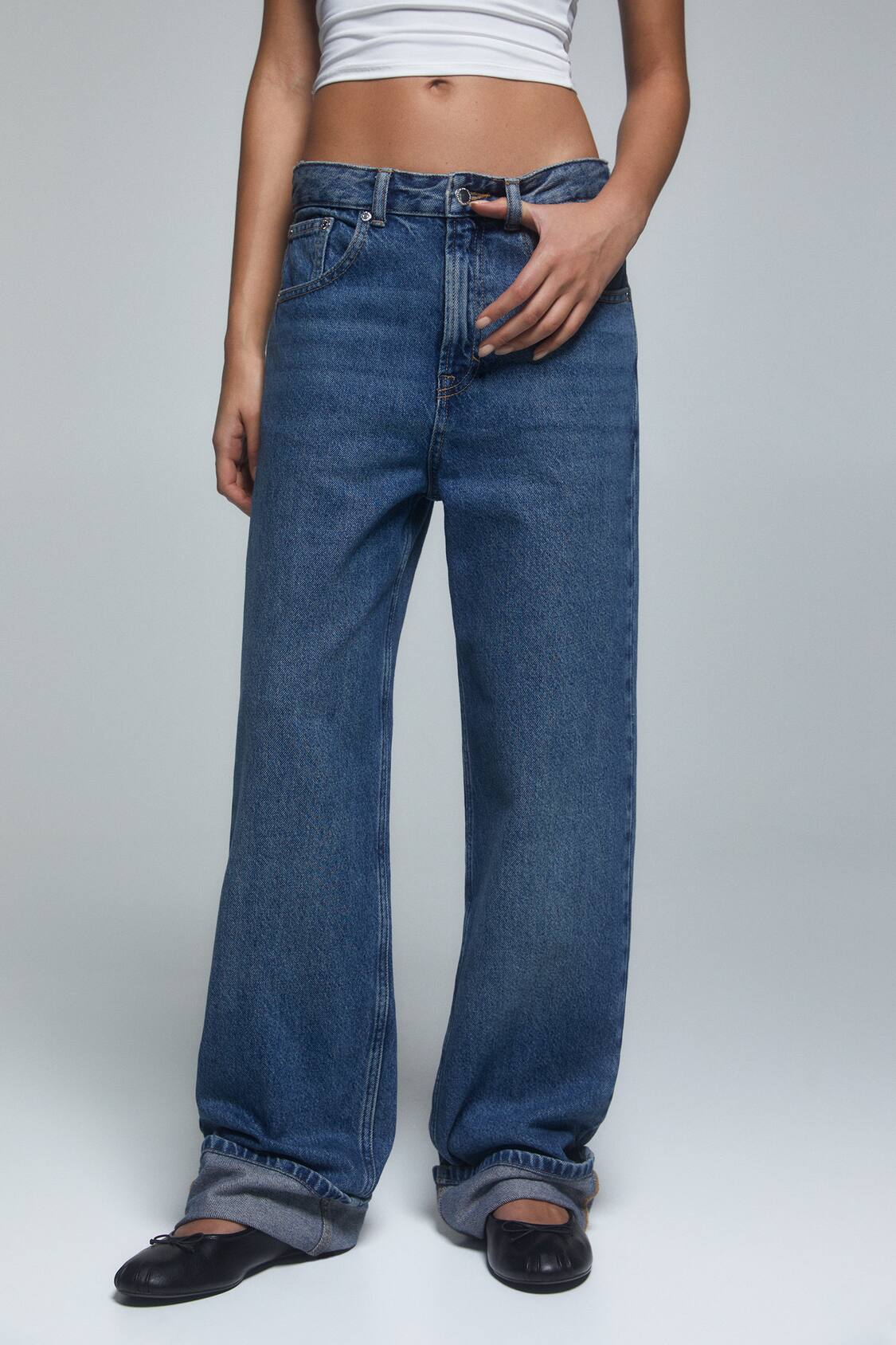 Los baggy jeans están de vuelta pero solo si los llevas así