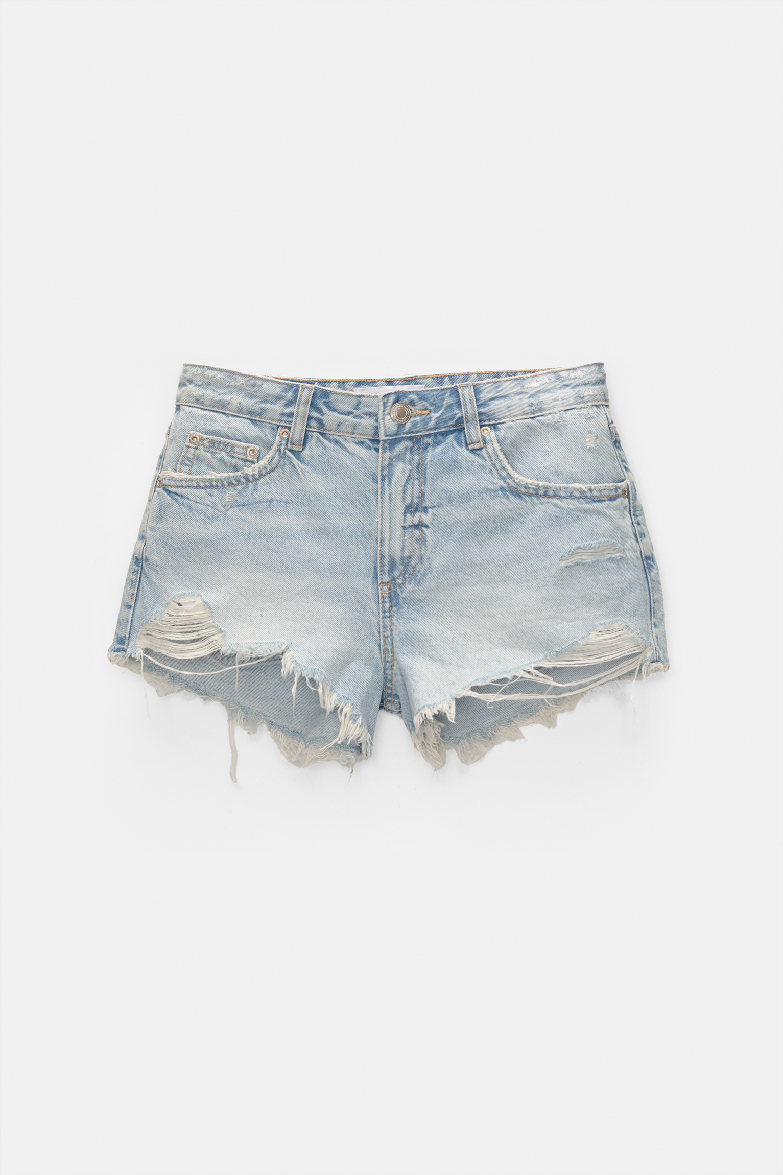 Prepárate para brillar este verano con los pantalones cortos vaqueros de Pull&Bear, la tendencia que lo inundará todo 3 Moncloa Consigue el look perfecto con los pantalones cortos vaqueros de mujer tendencia de Pull&Bear esta temporada